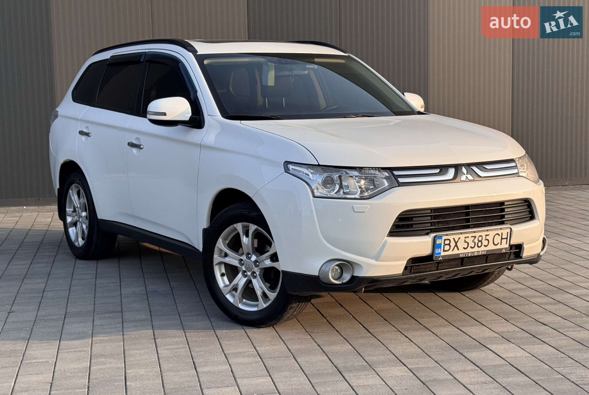 Головне фото звіту автомобіля MITSUBISHI OUTLANDER 2013