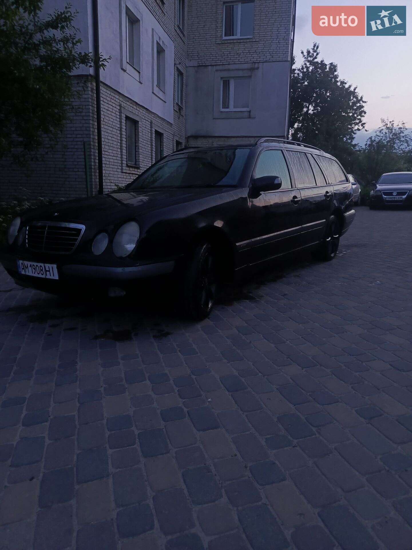 MERCEDES-BENZ 210 2002