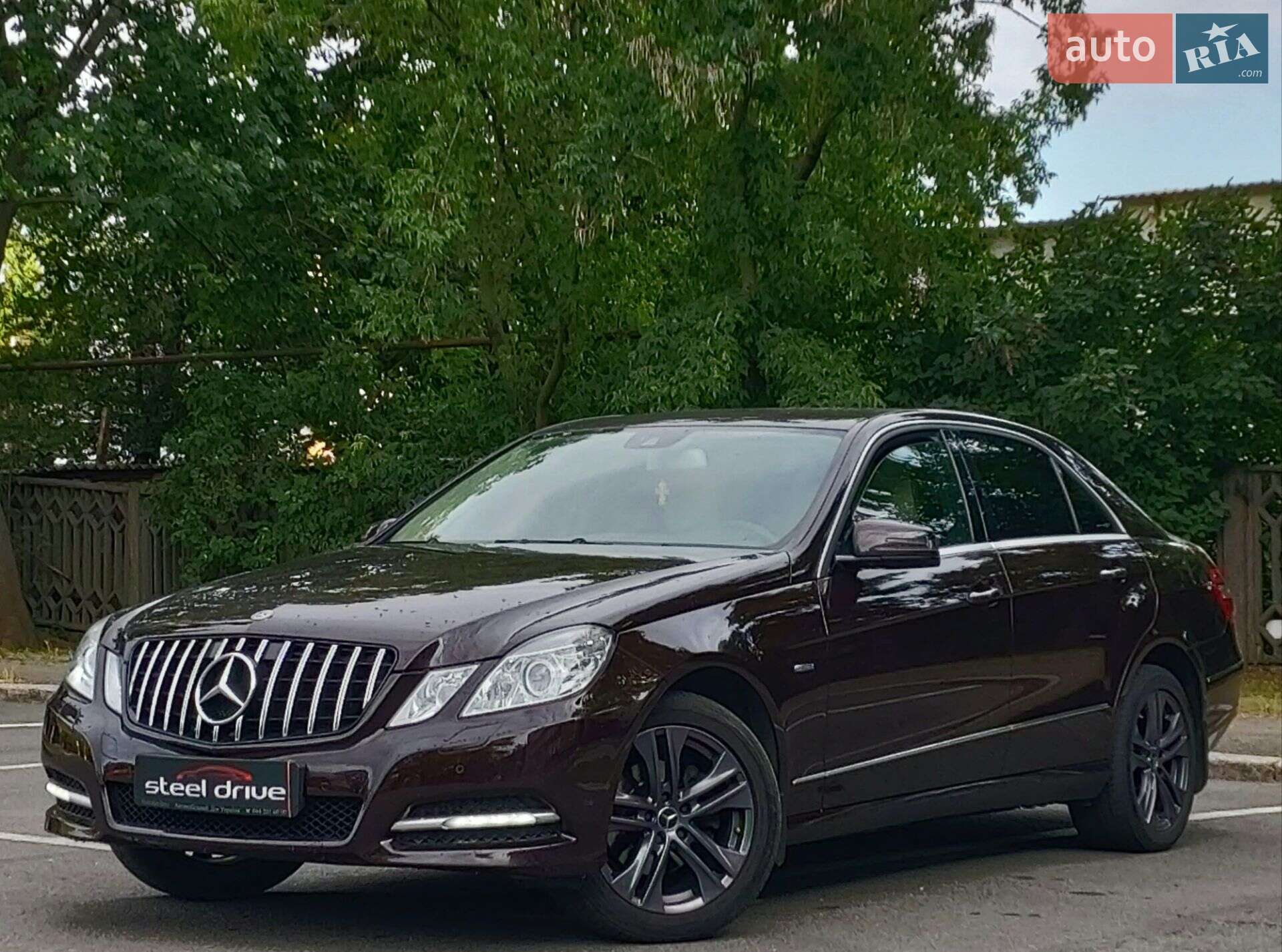 MERCEDES-BENZ E 200 2011