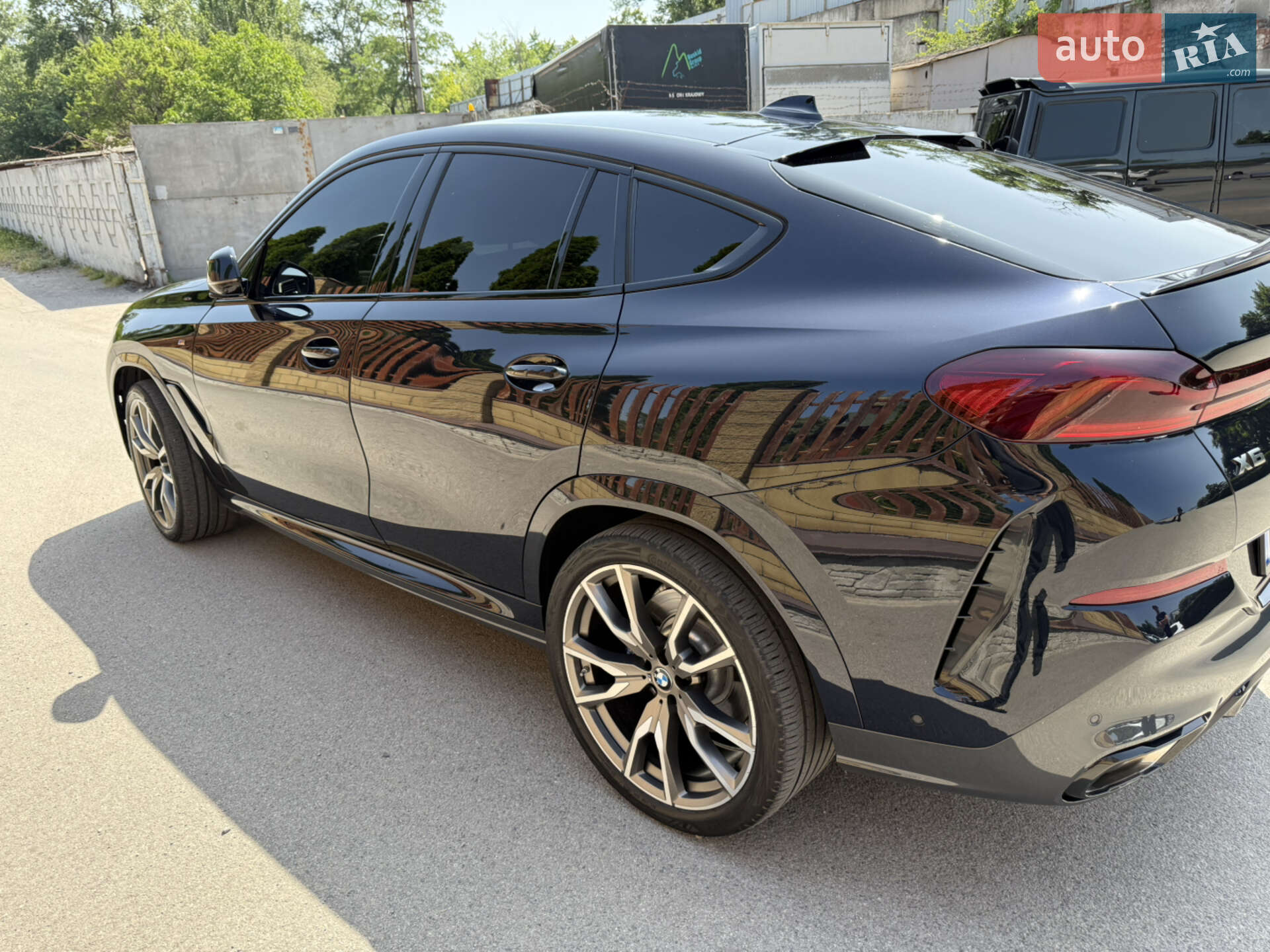 Головне фото звіту автомобіля BMW X6 2023