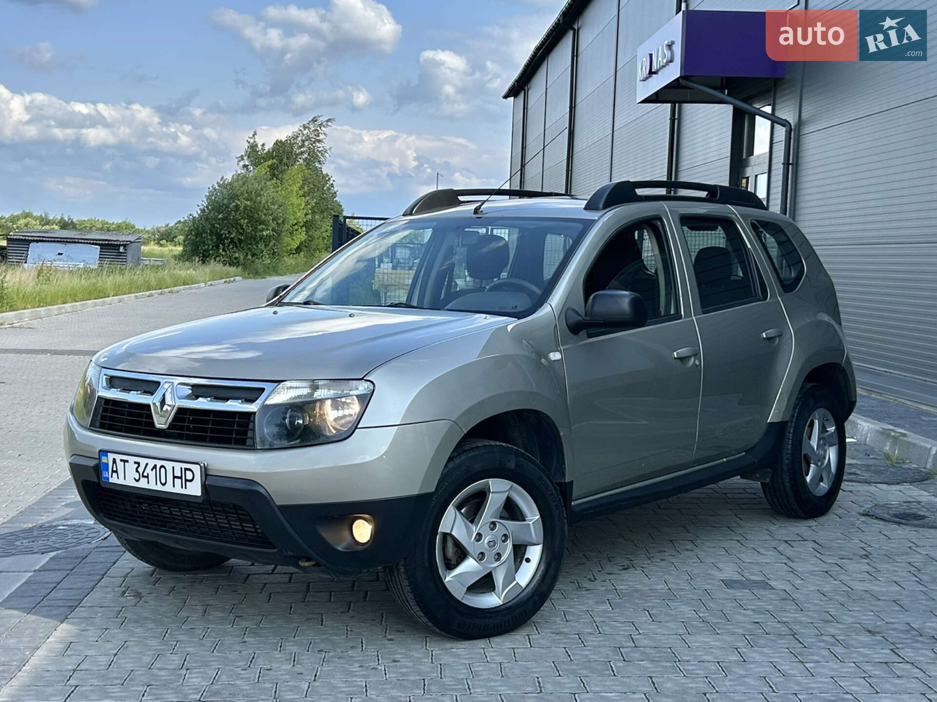 Головне фото звіту автомобіля RENAULT DUSTER 2011