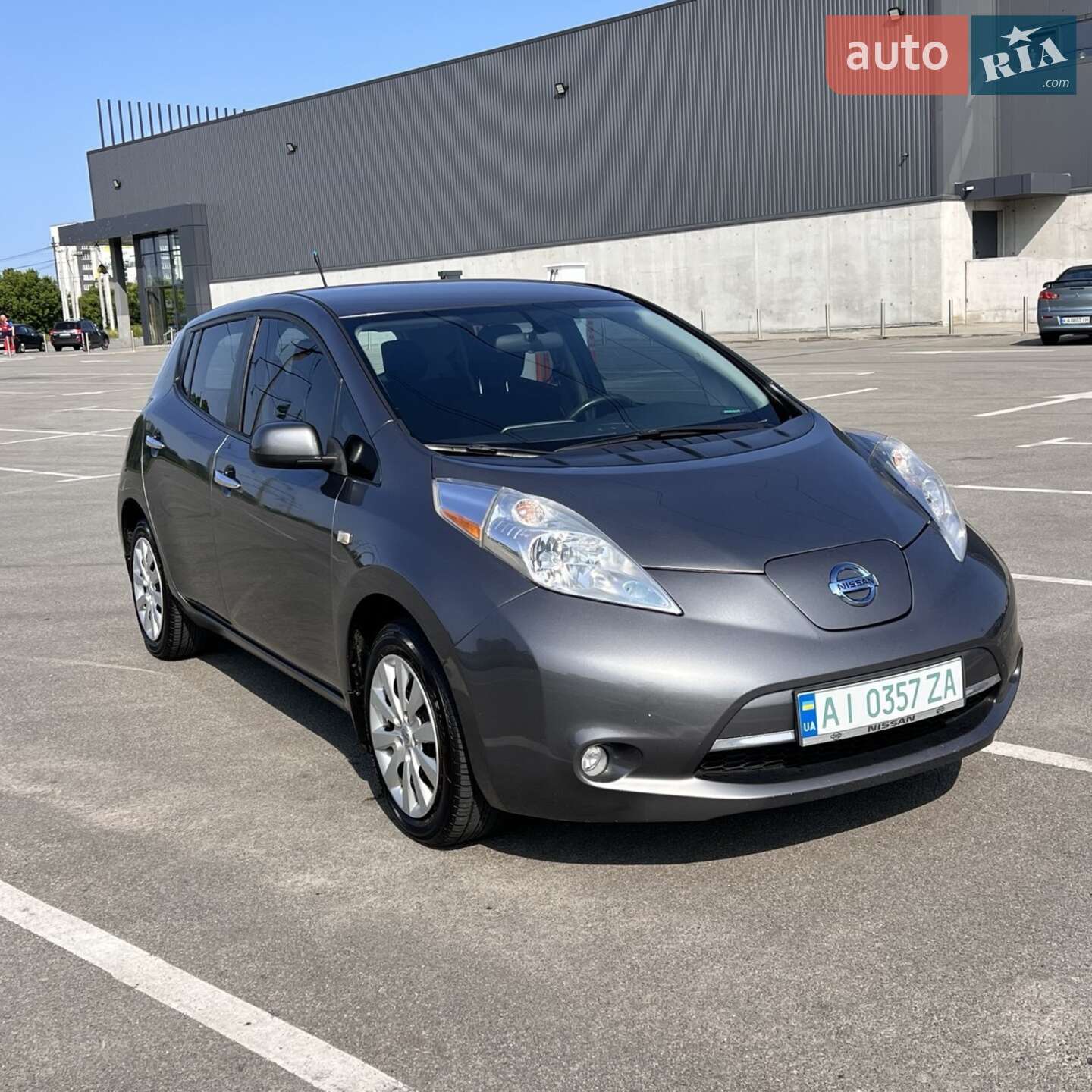 Головне фото звіту автомобіля NISSAN LEAF 2015
