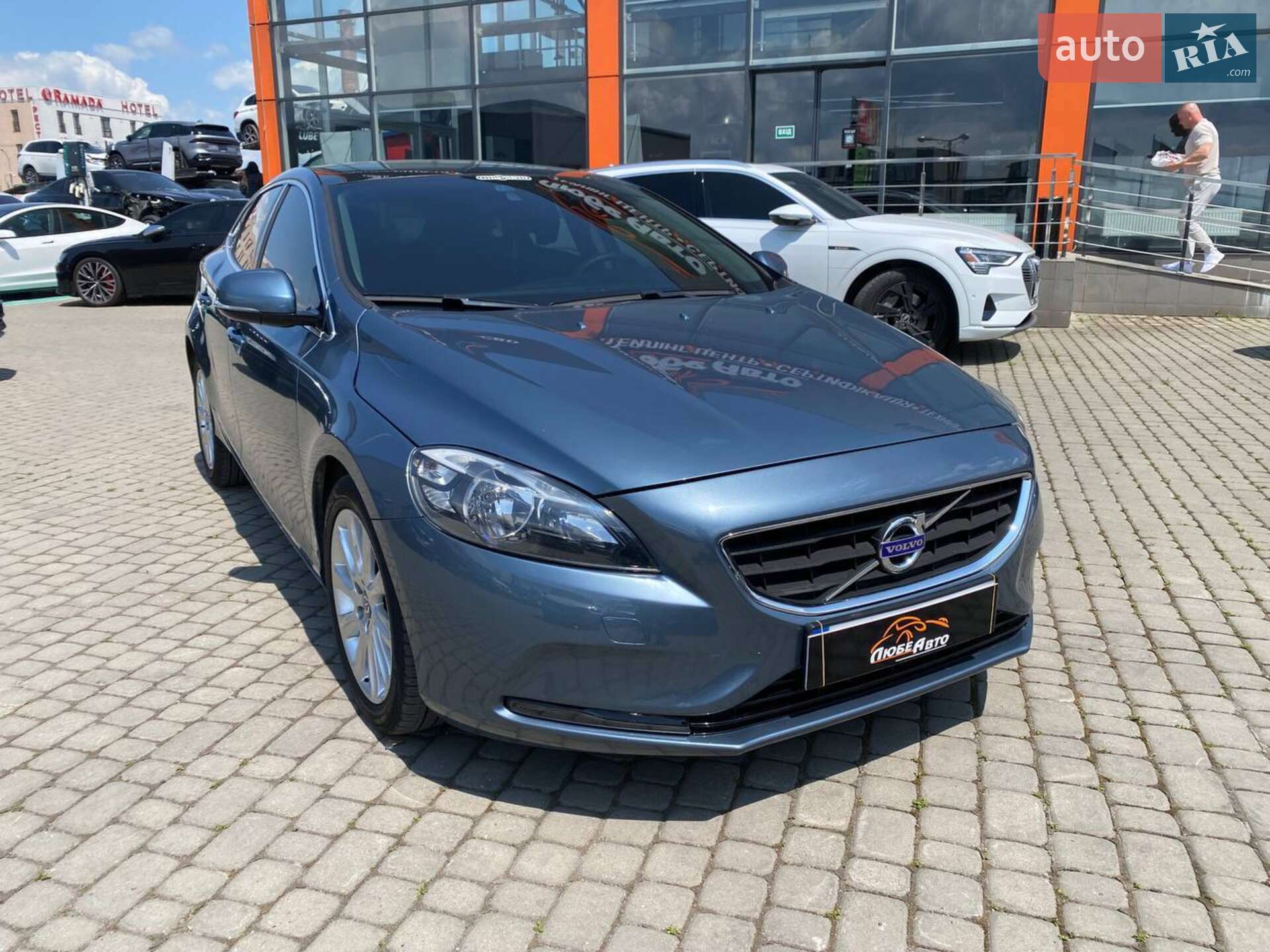 VOLVO V40 2013