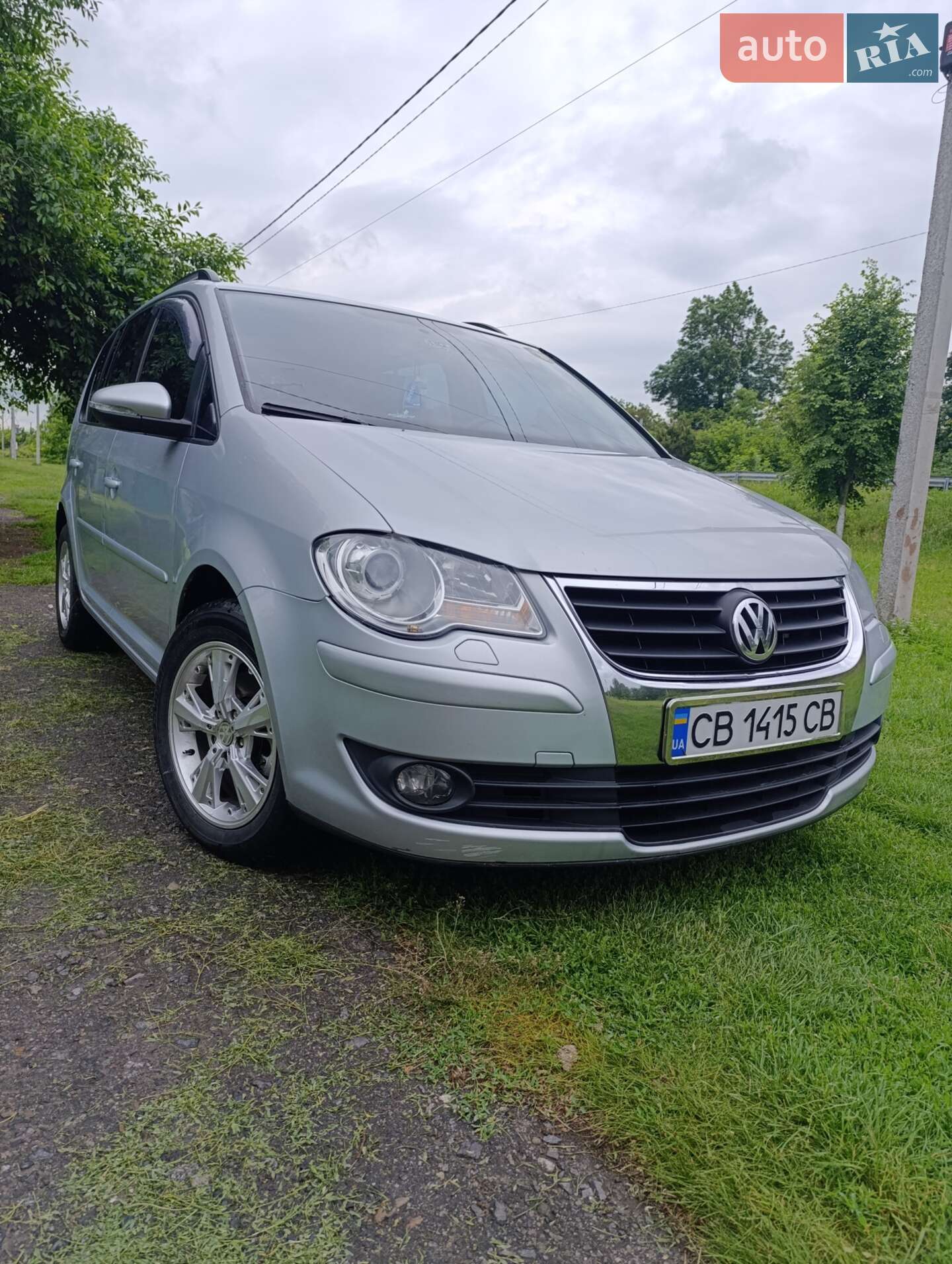 VOLKSWAGEN TOURAN 2010