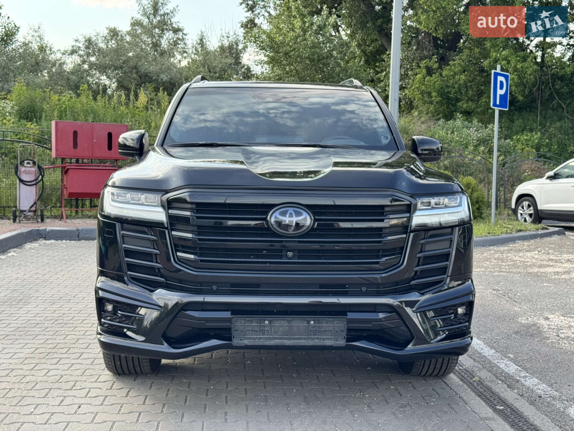 TOYOTA LAND CRUISER