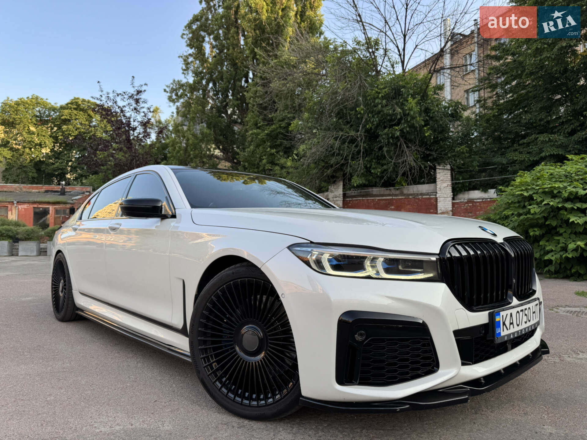 Головне фото звіту автомобіля BMW 750I 2019