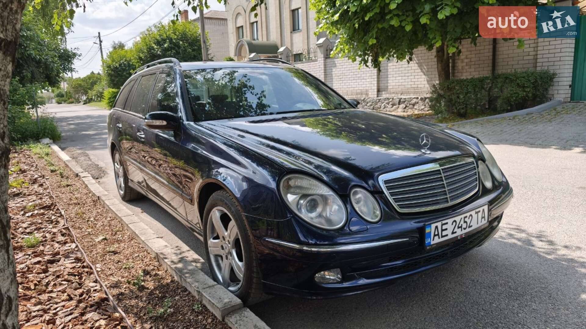 Головне фото звіту автомобіля MERCEDES-BENZ E 500 2004