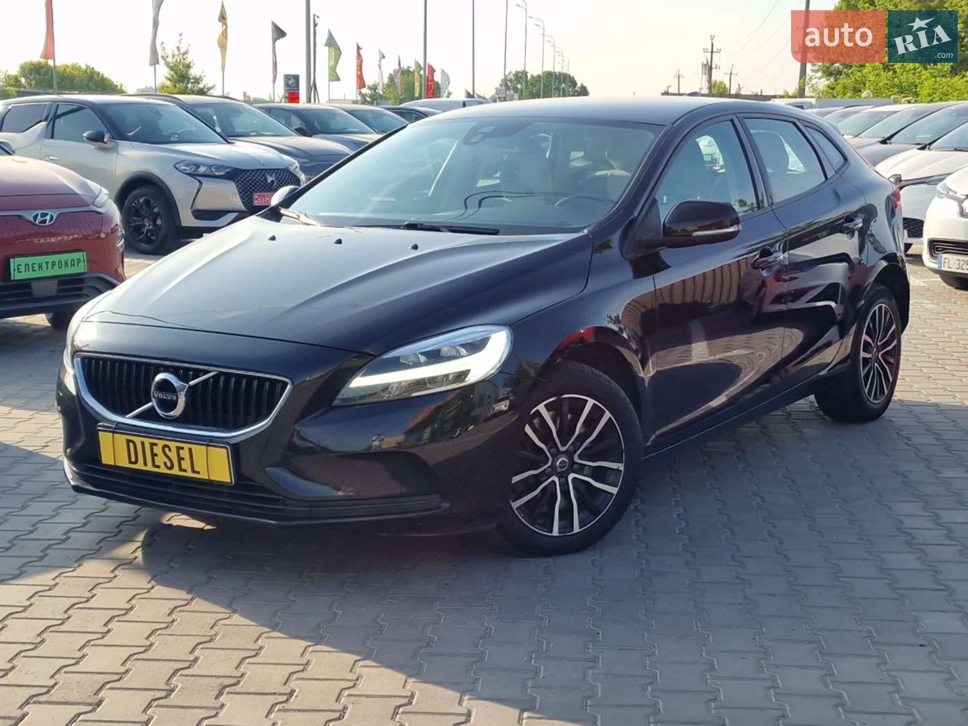 VOLVO V40 2018