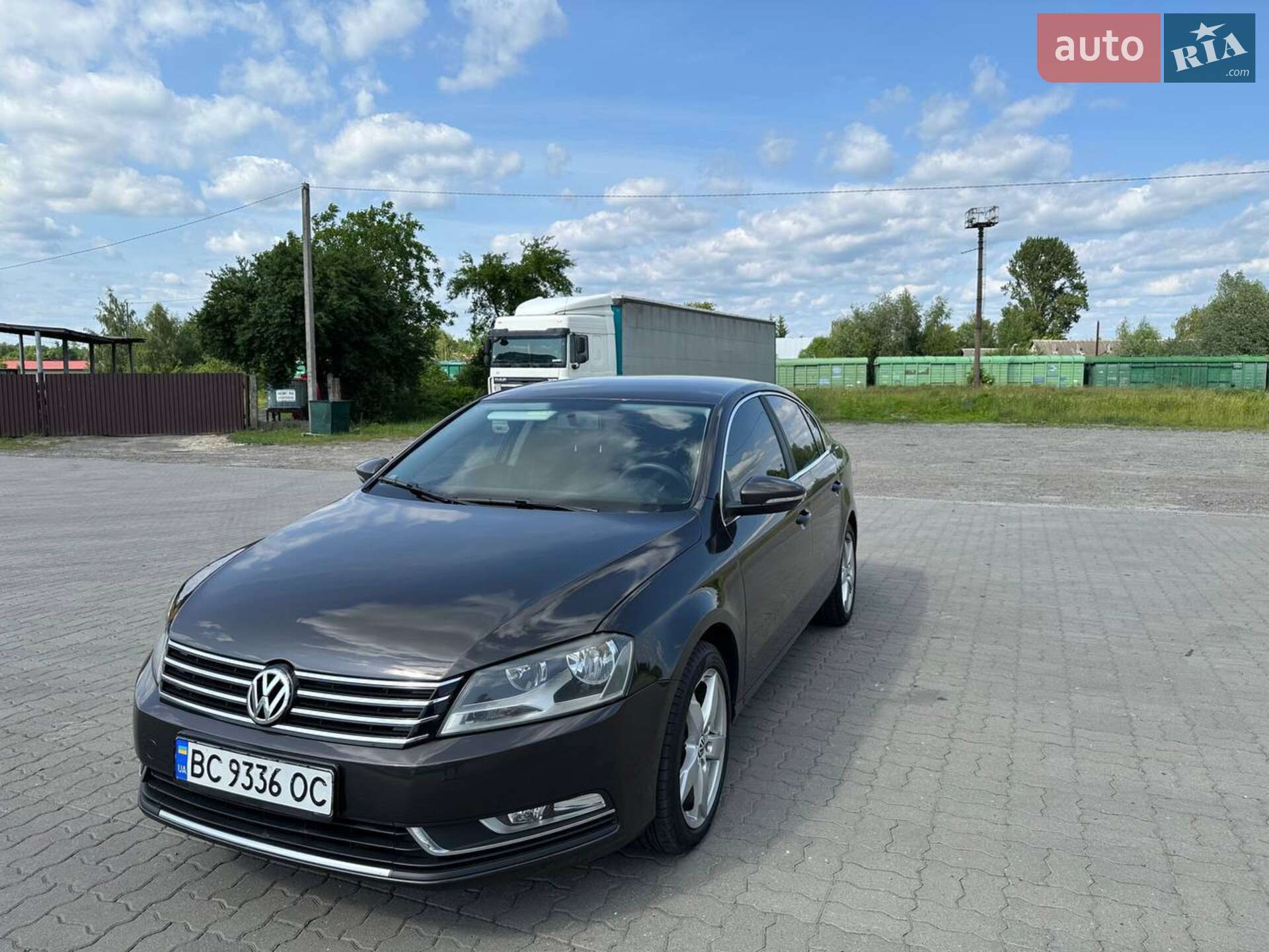 VOLKSWAGEN PASSAT 2011