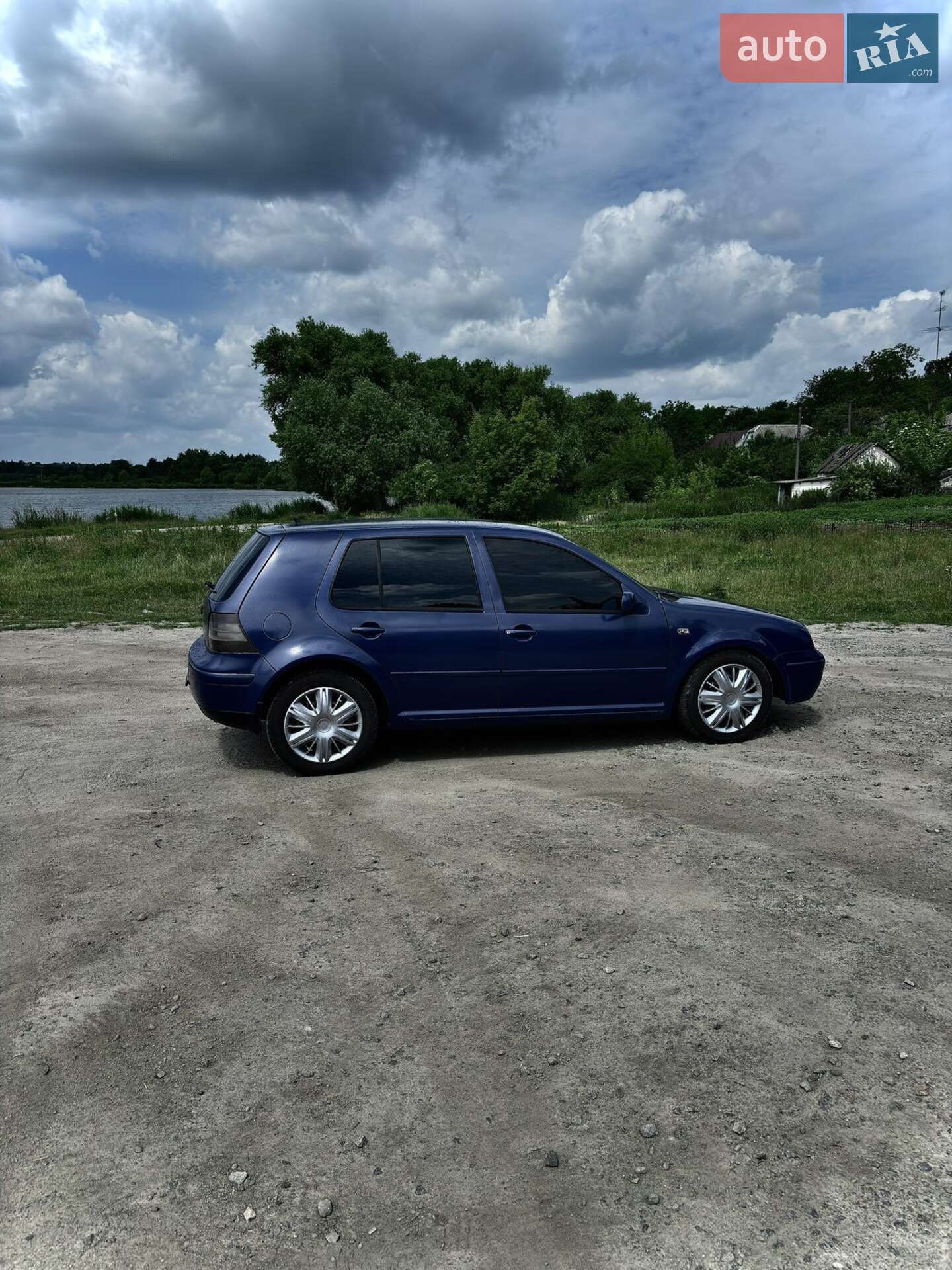 VOLKSWAGEN GOLF 2003