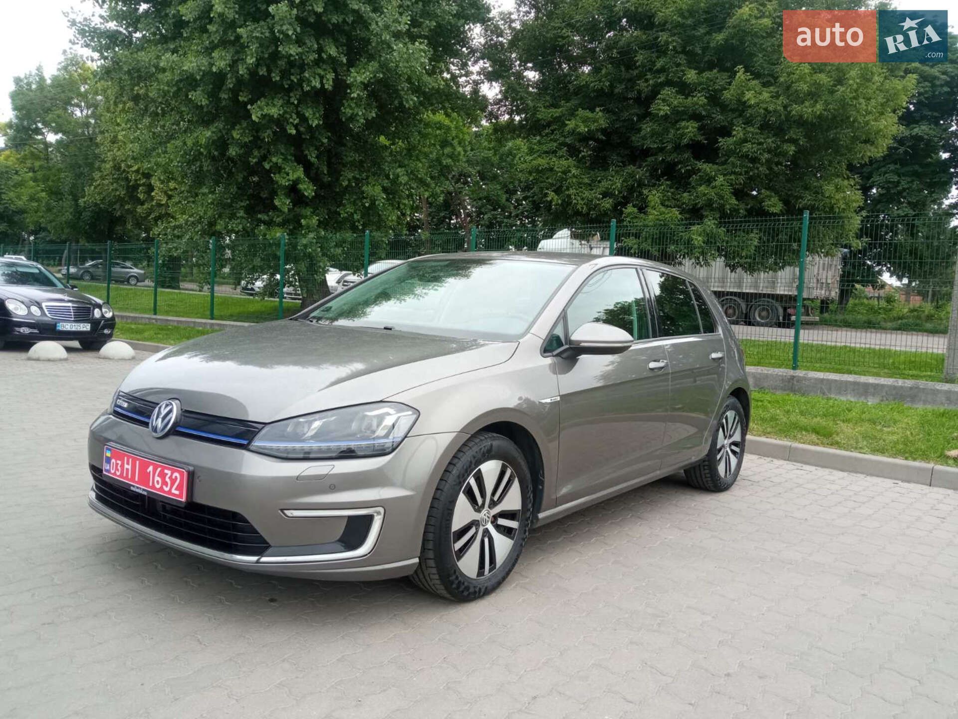 VOLKSWAGEN E-GOLF 2016