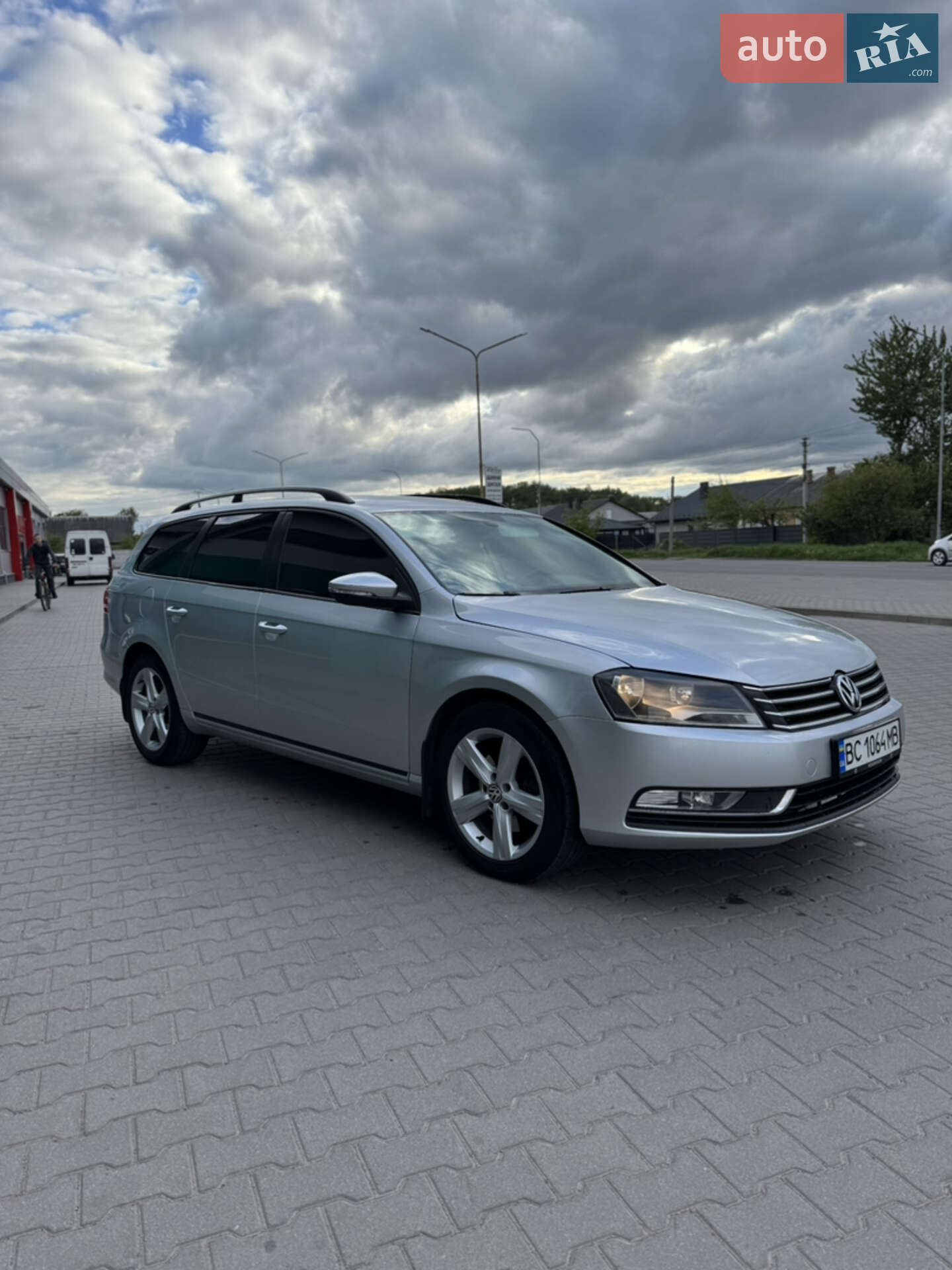 VOLKSWAGEN PASSAT 2011