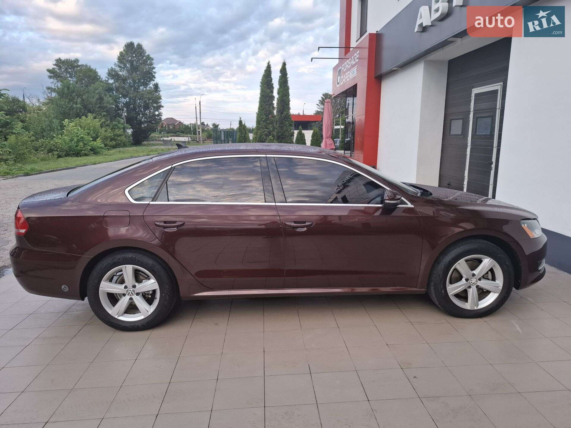 VOLKSWAGEN PASSAT 2011