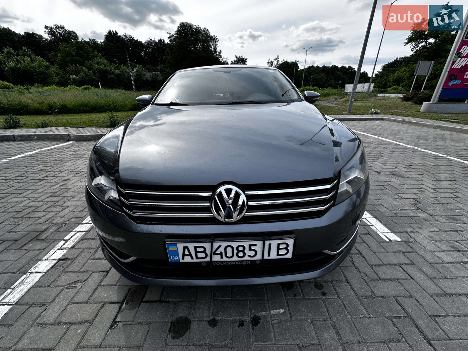VOLKSWAGEN PASSAT 2011