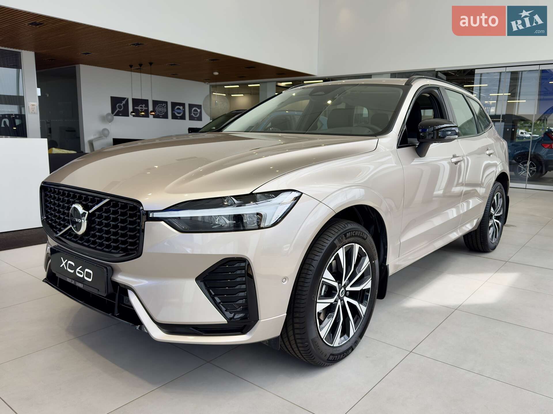 VOLVO XC60 2025