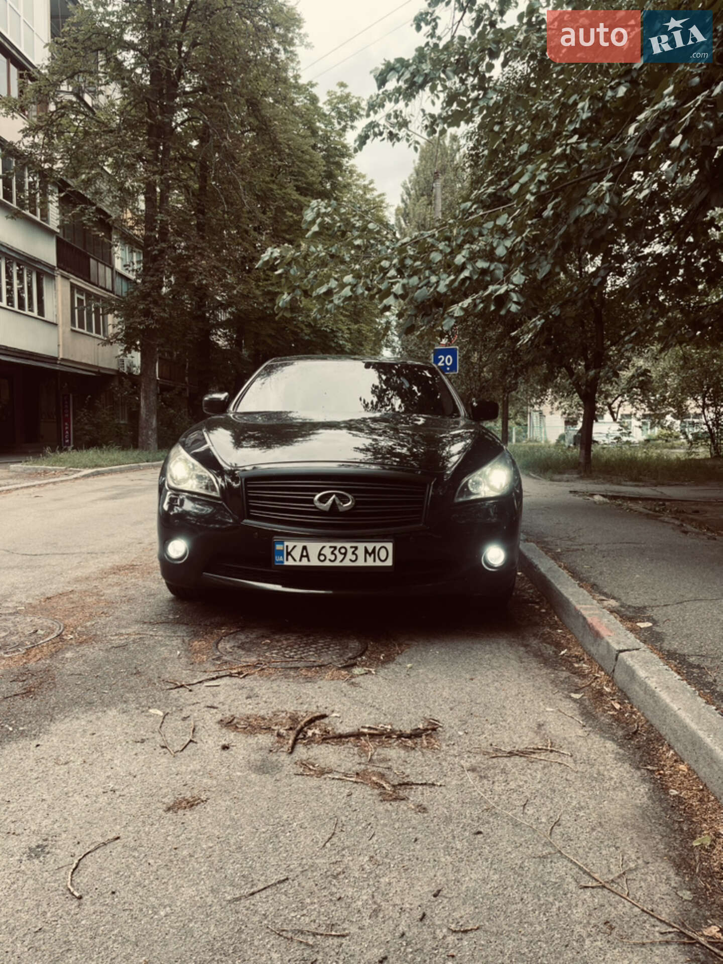 INFINITI M25 2010