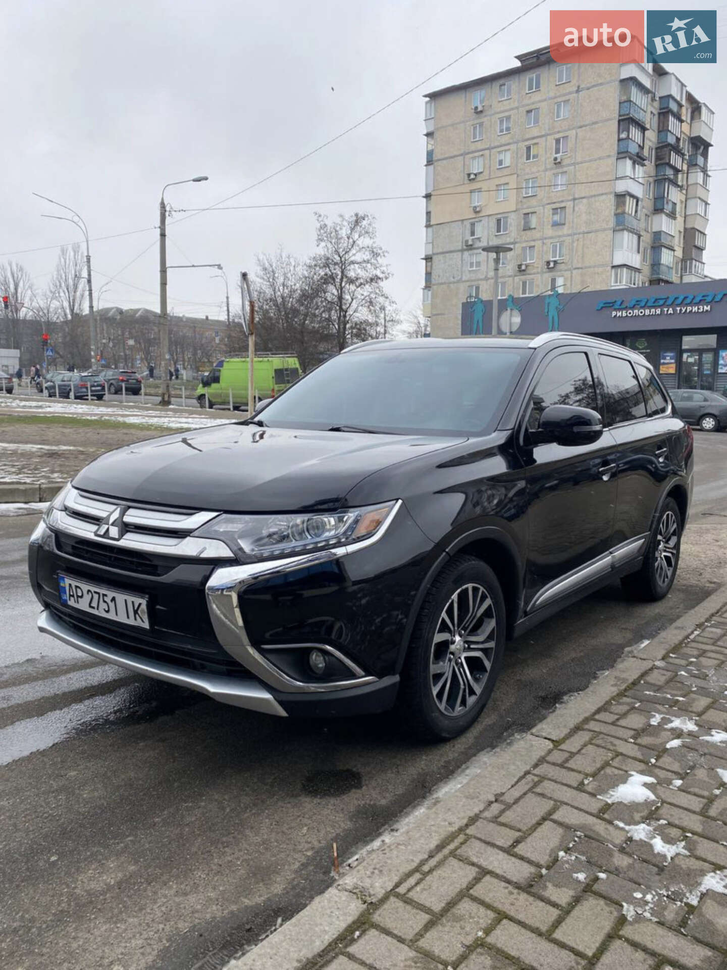 MITSUBISHI OUTLANDER 2016
