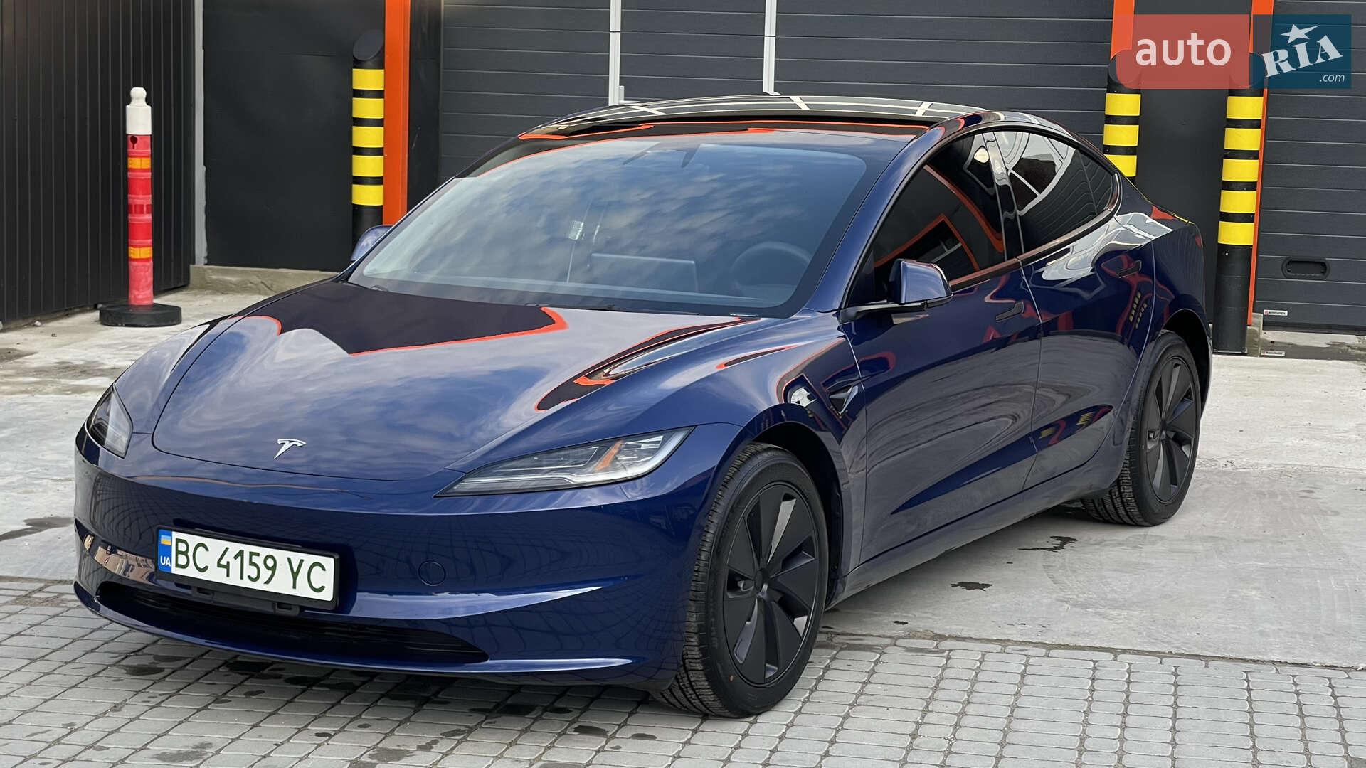 Головне фото звіту автомобіля TESLA MODEL 3 2024