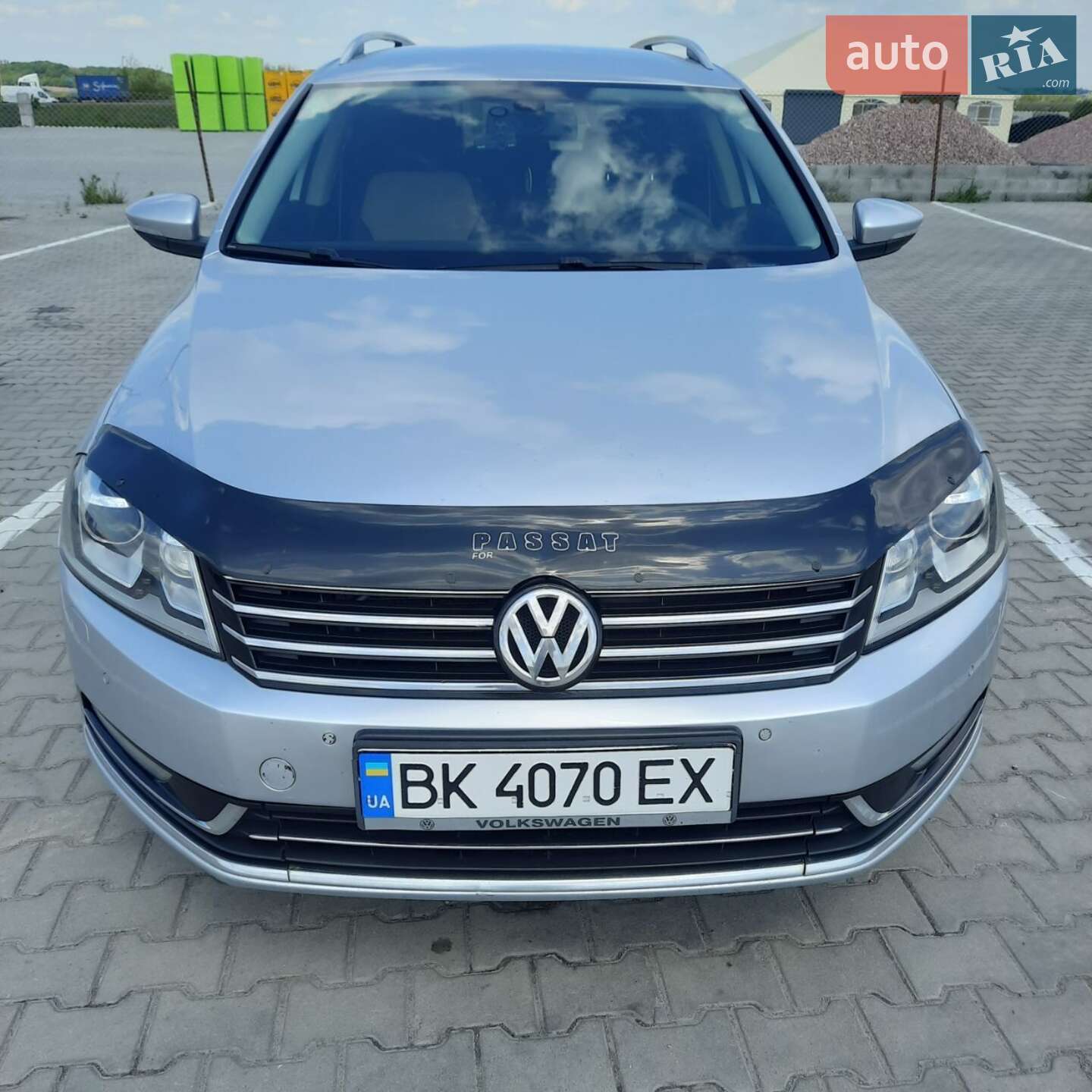 VOLKSWAGEN PASSAT 2011