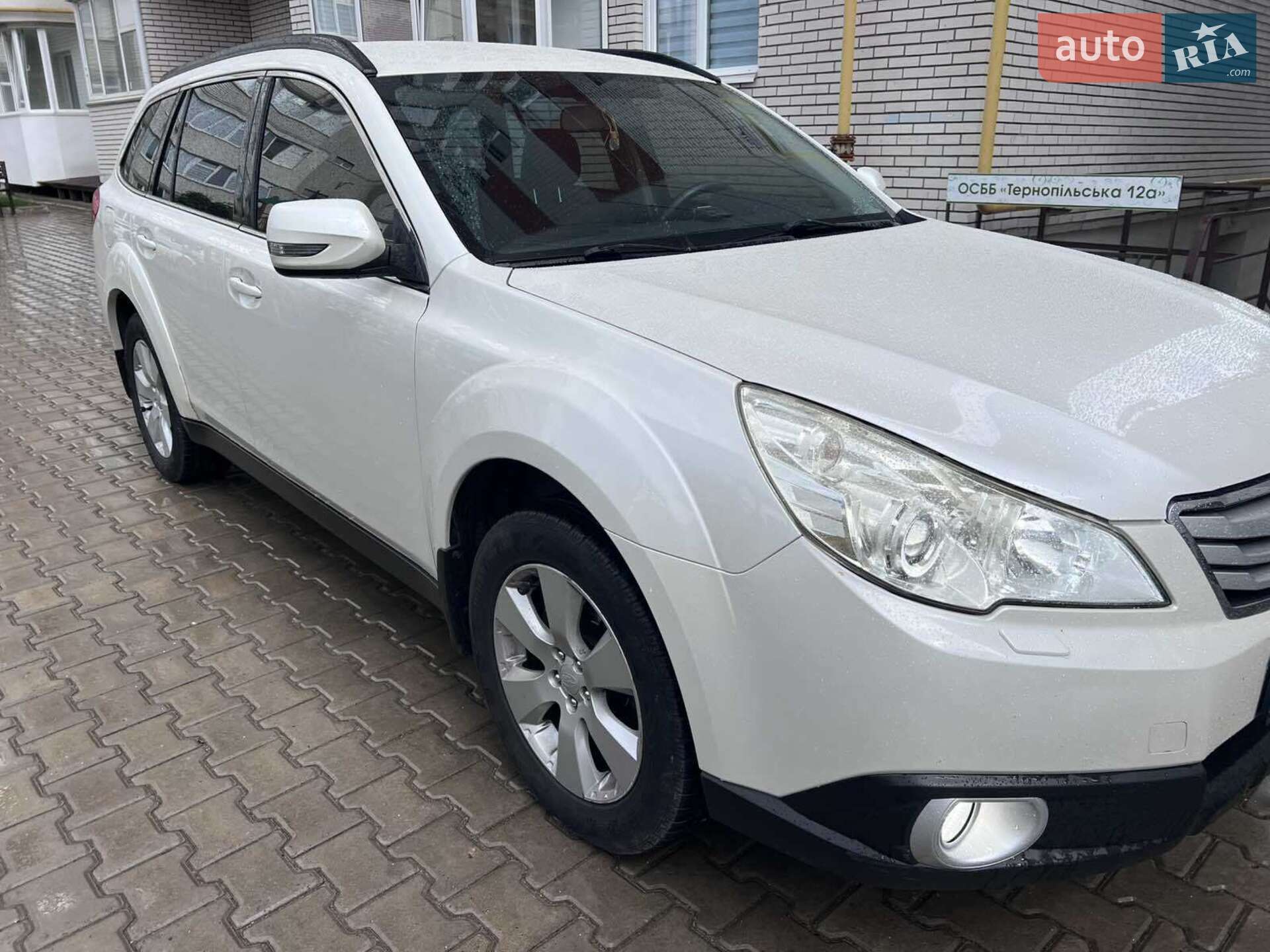 SUBARU OUTBACK 2010