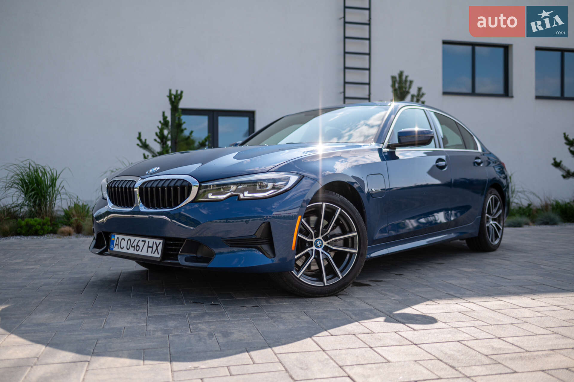 BMW 330Е 2022
