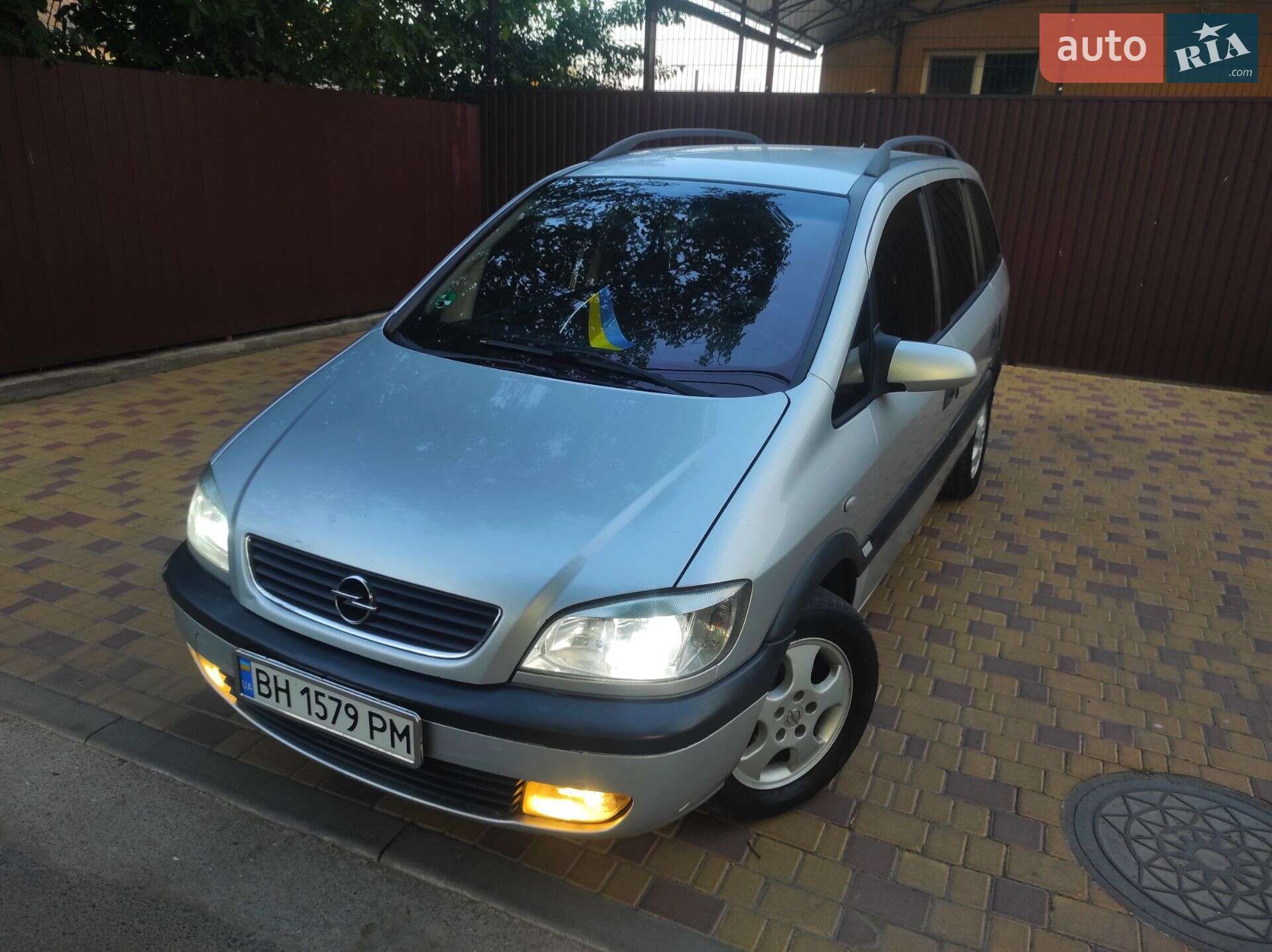 OPEL ZAFIRA 2002