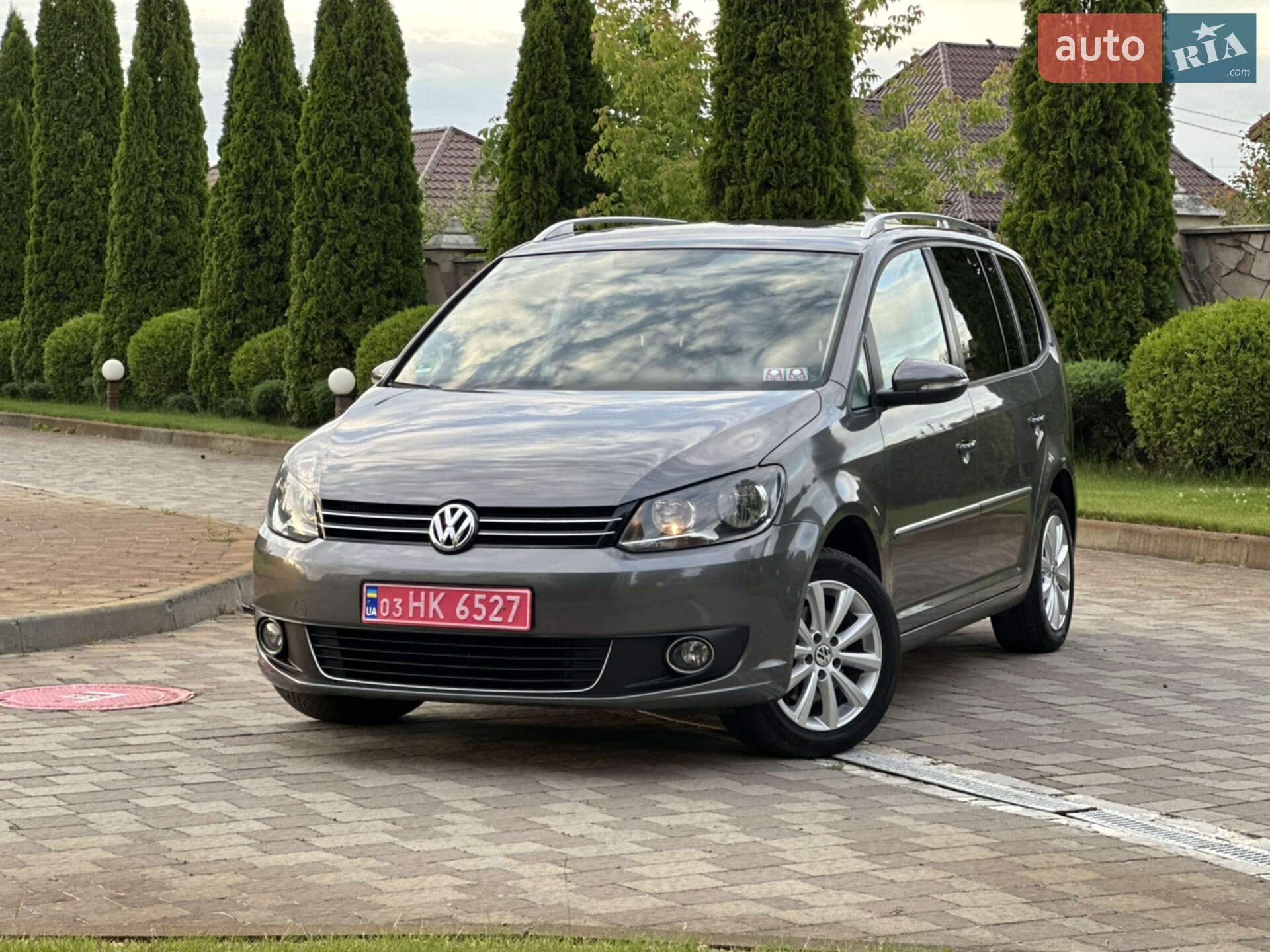 VOLKSWAGEN TOURAN 2010