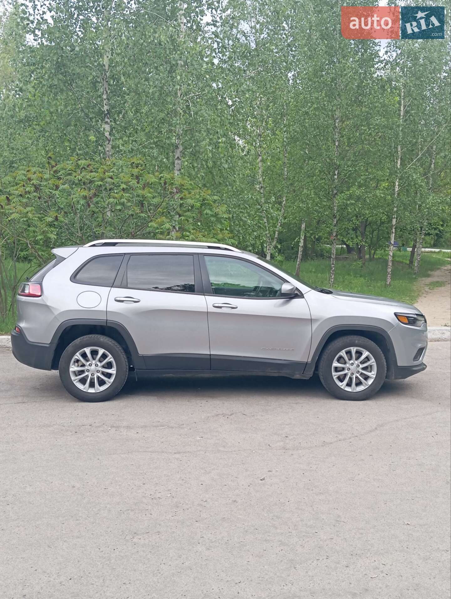 Головне фото звіту автомобіля JEEP CHEROKEE 2020