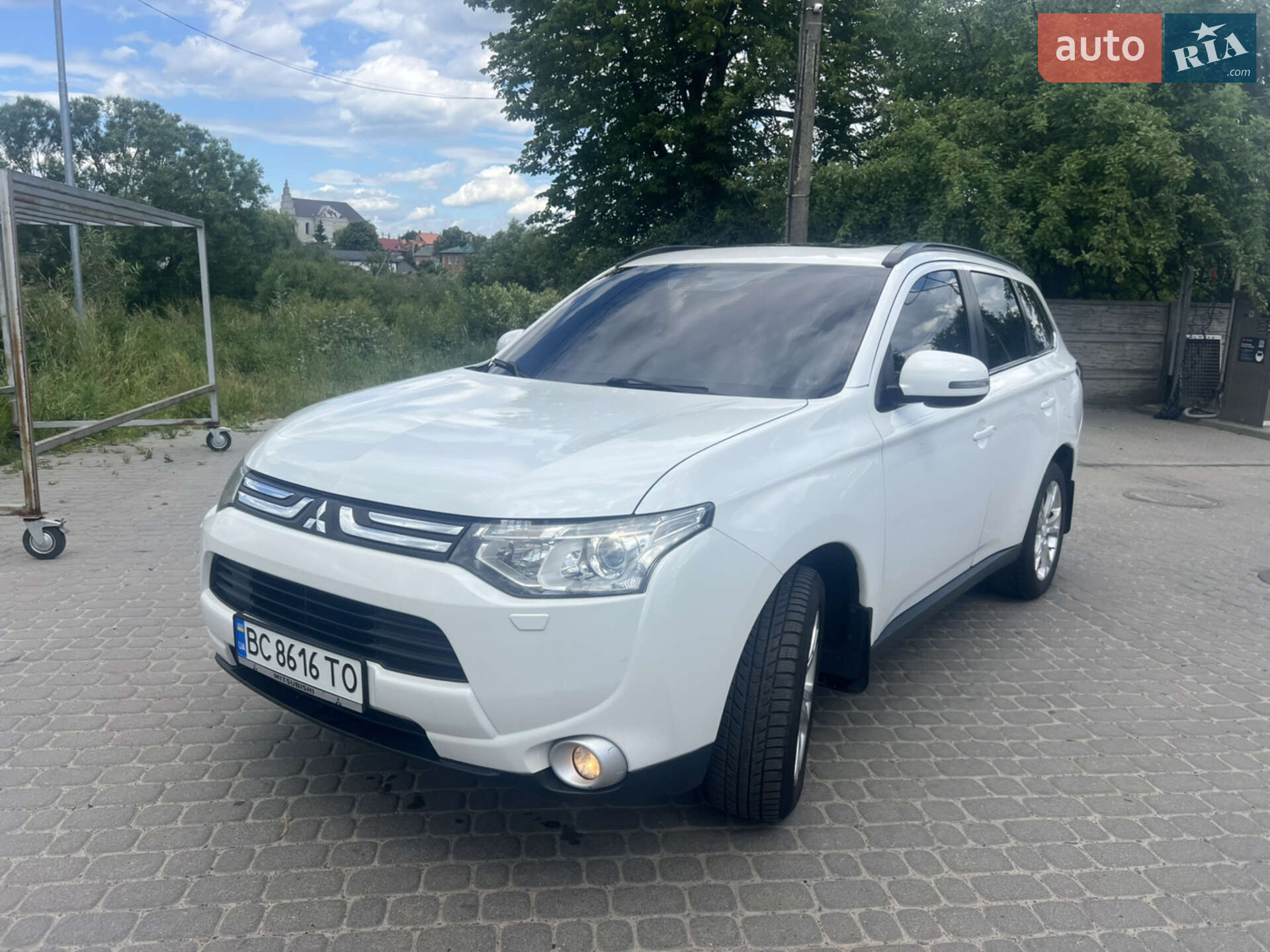 Головне фото звіту автомобіля MITSUBISHI OUTLANDER 2012