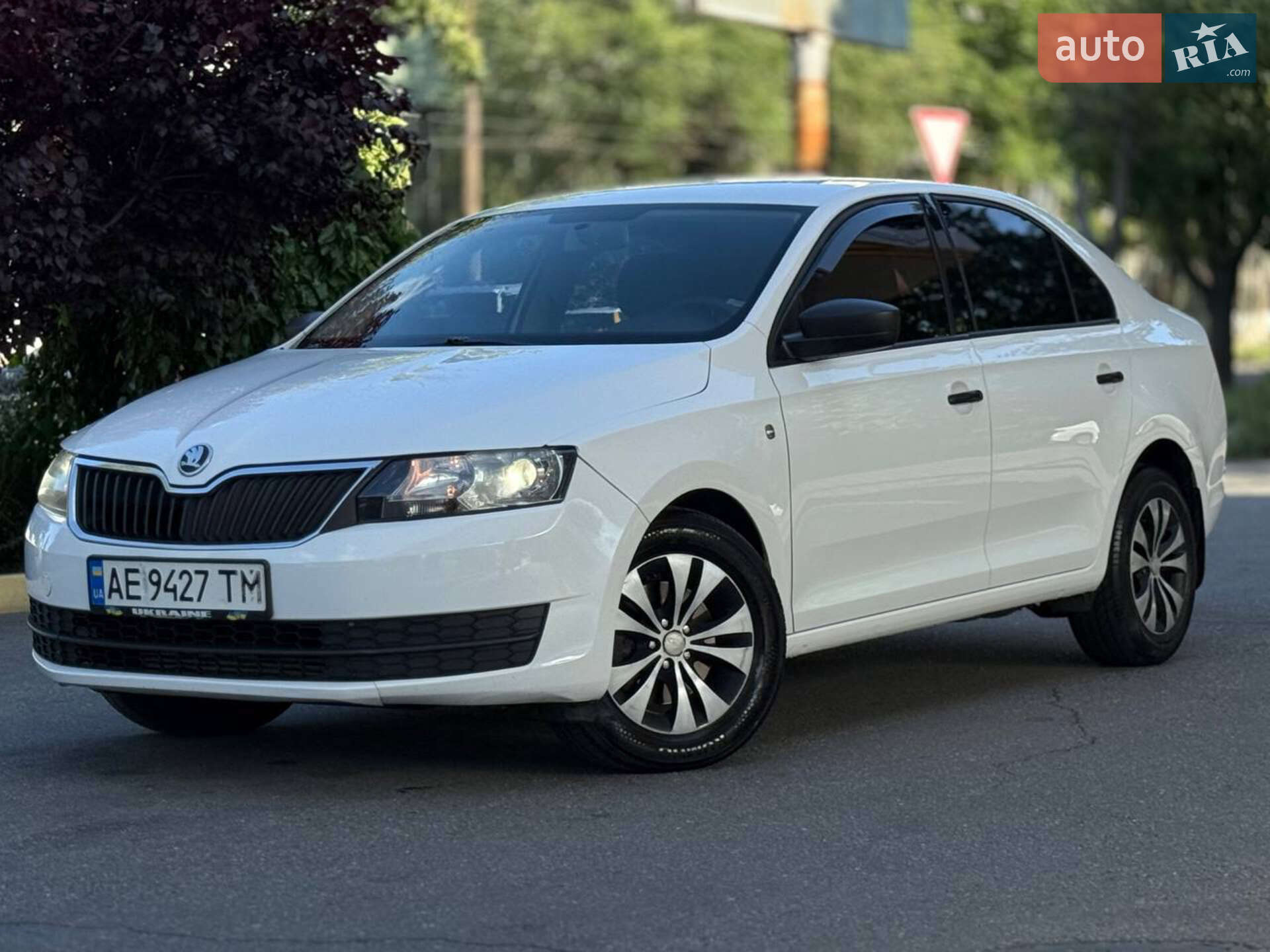Головне фото звіту автомобіля SKODA RAPID 2013