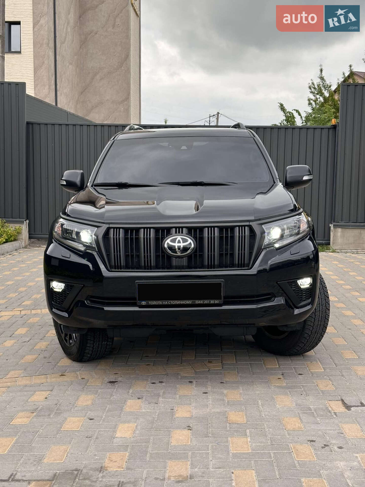 TOYOTA LAND CRUISER PRADO 150 2023