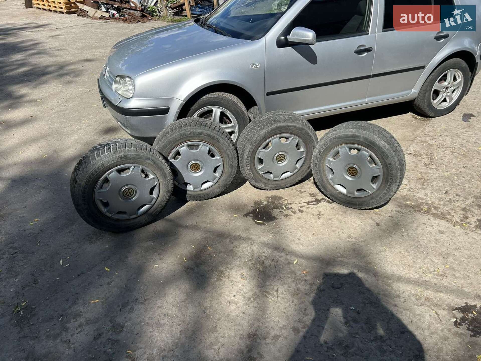 VOLKSWAGEN GOLF 2003
