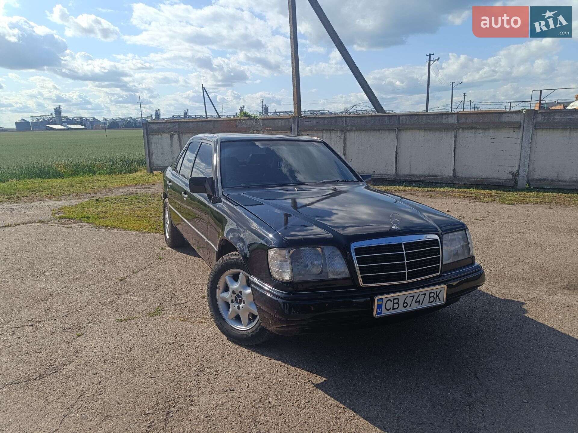 MERCEDES-BENZ 260 E 1989