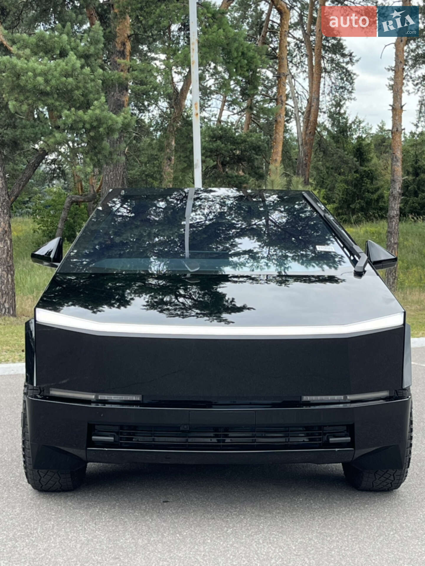 TESLA CYBERTRUCK 2024