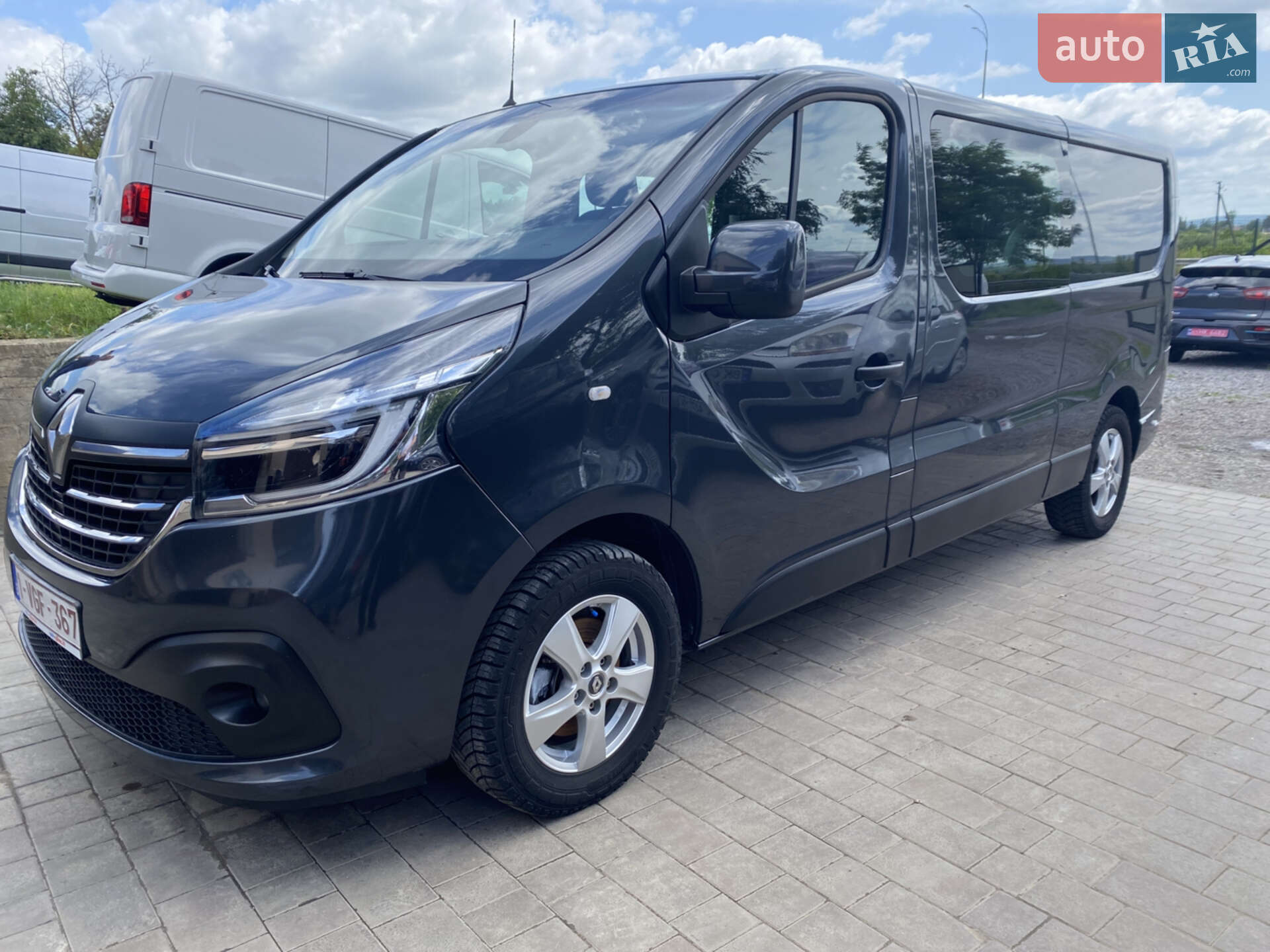 RENAULT TRAFIC 2021
