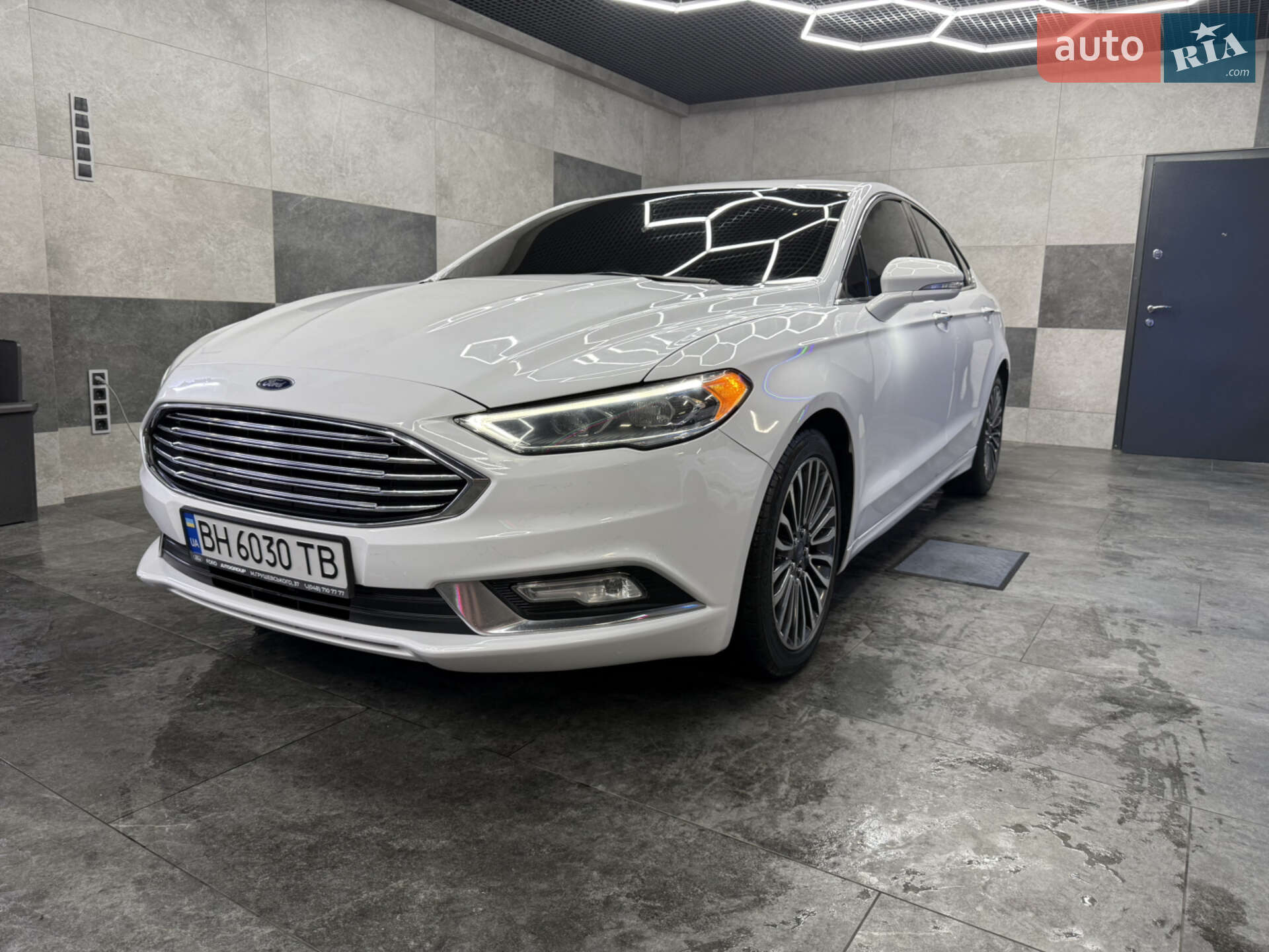 Головне фото звіту автомобіля FORD FUSION 2017