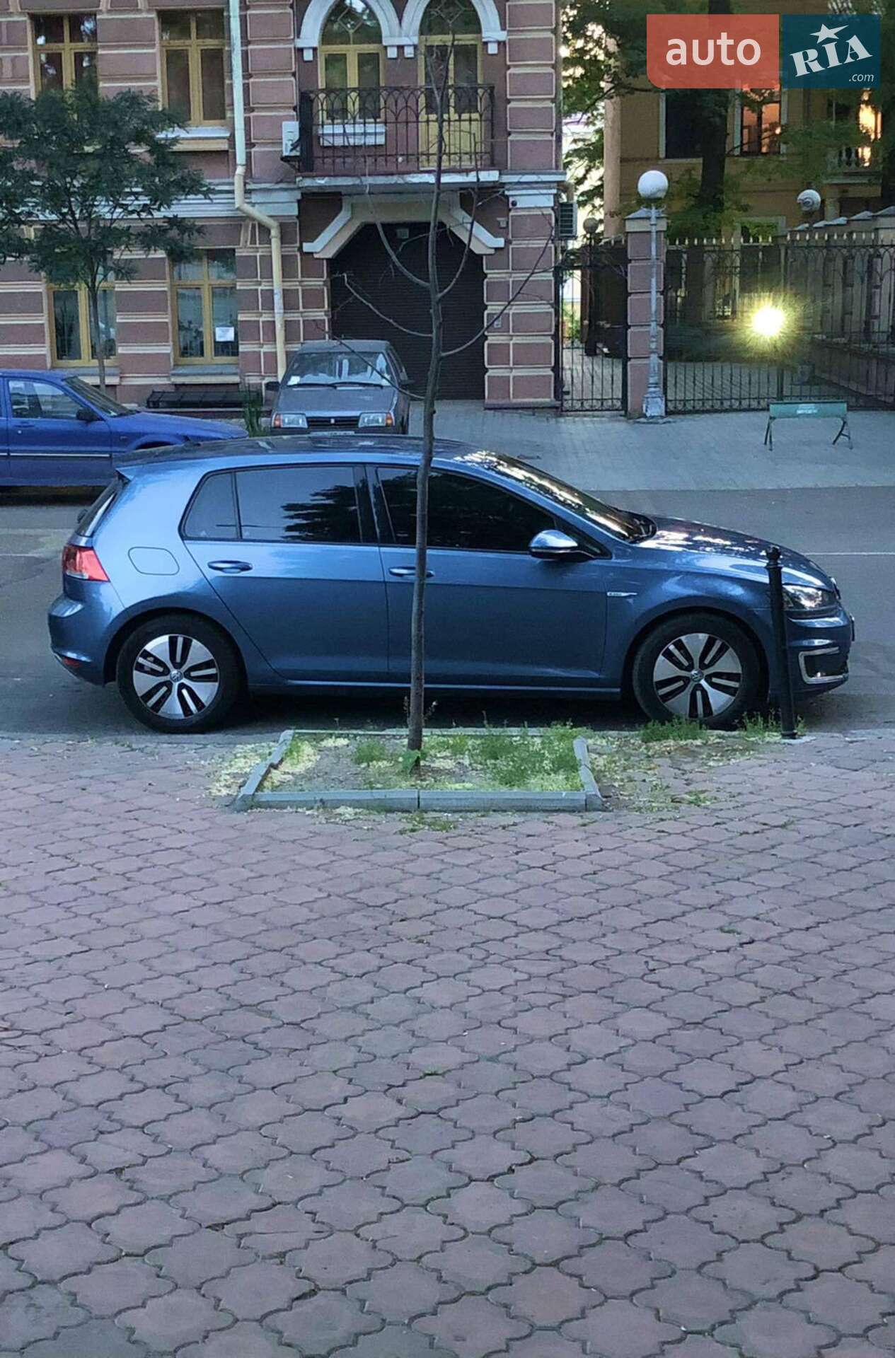 VOLKSWAGEN E-GOLF 2014