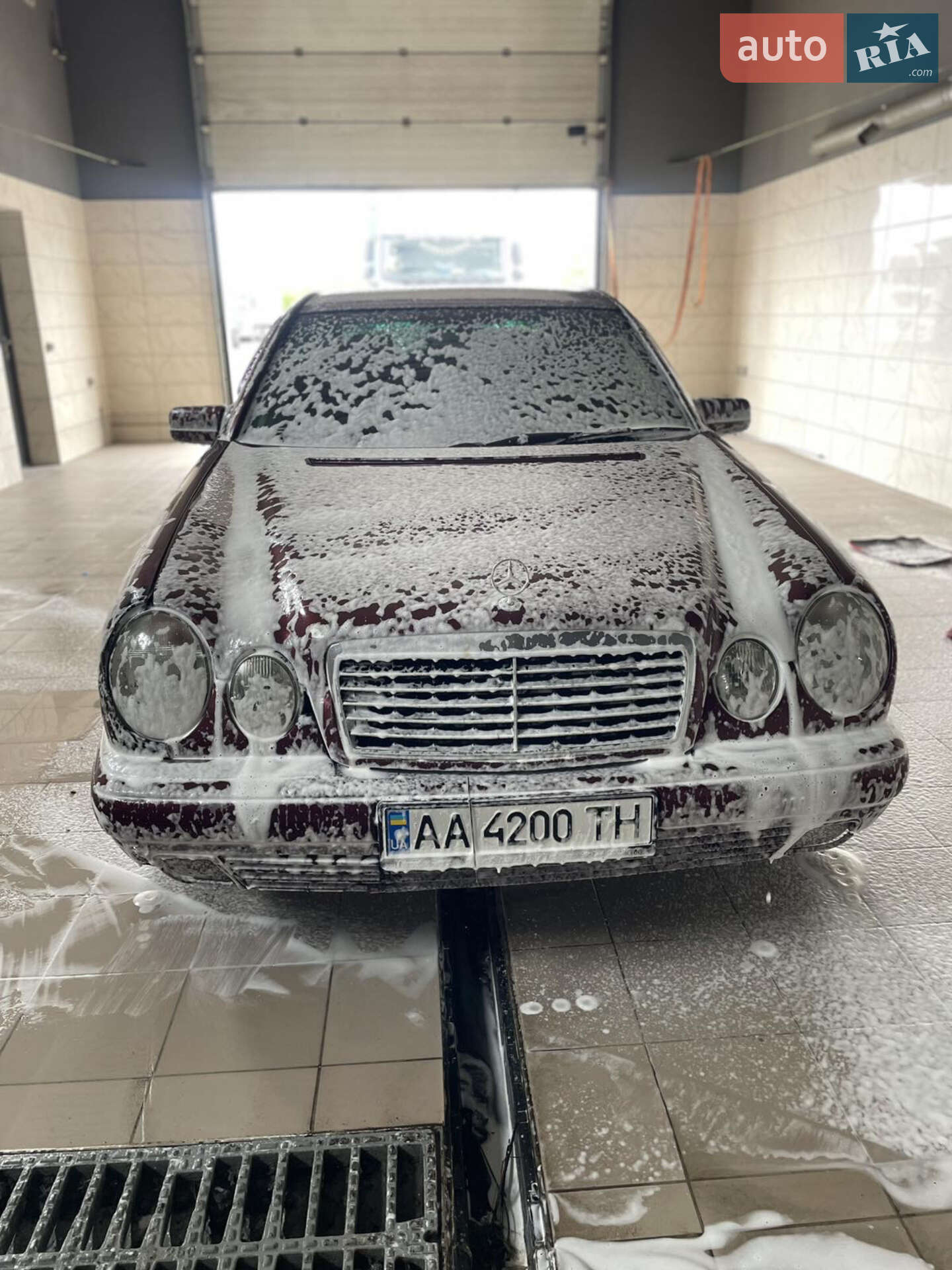 MERCEDES-BENZ E 230 1996