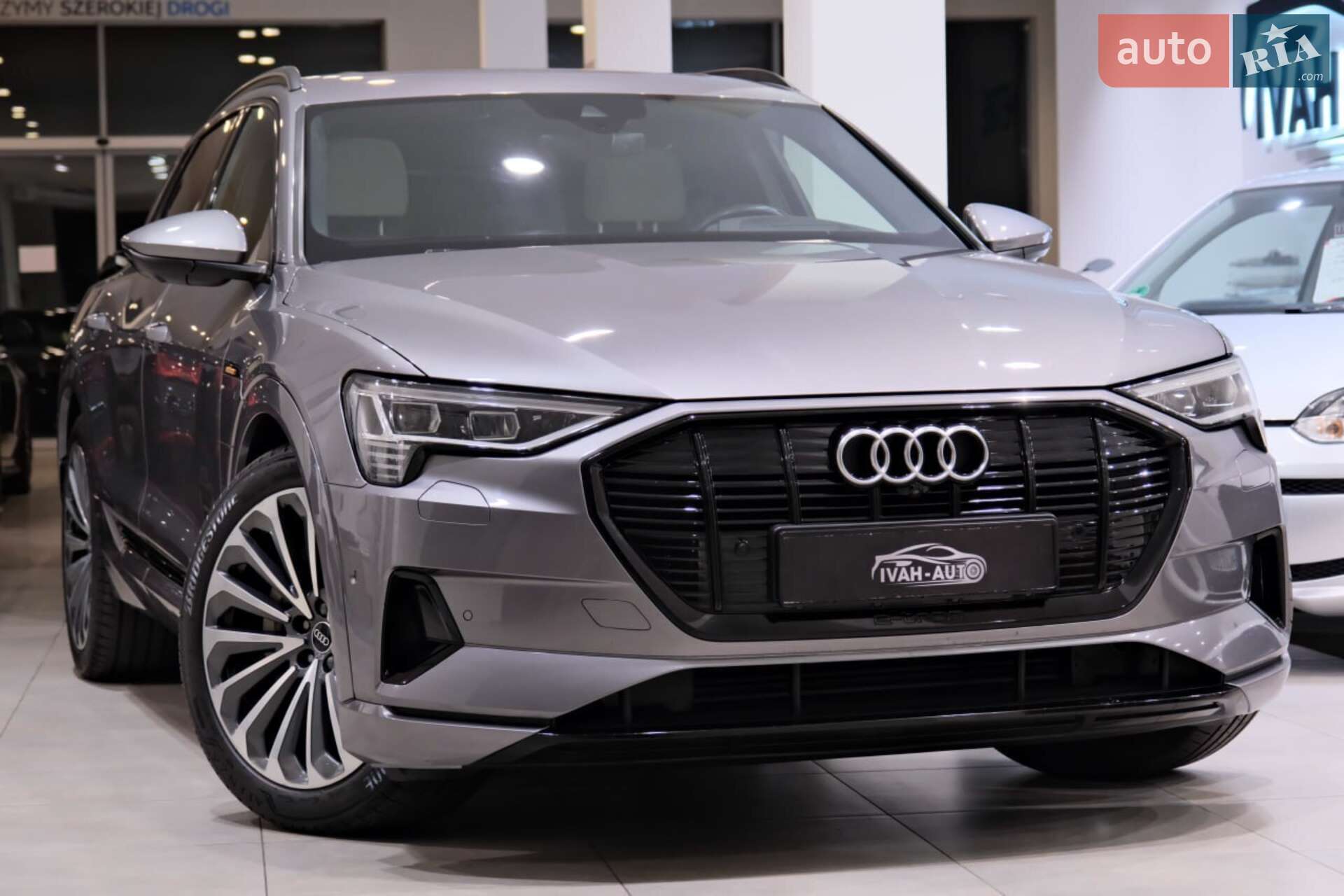 Головне фото звіту автомобіля AUDI E-TRON 55 2020