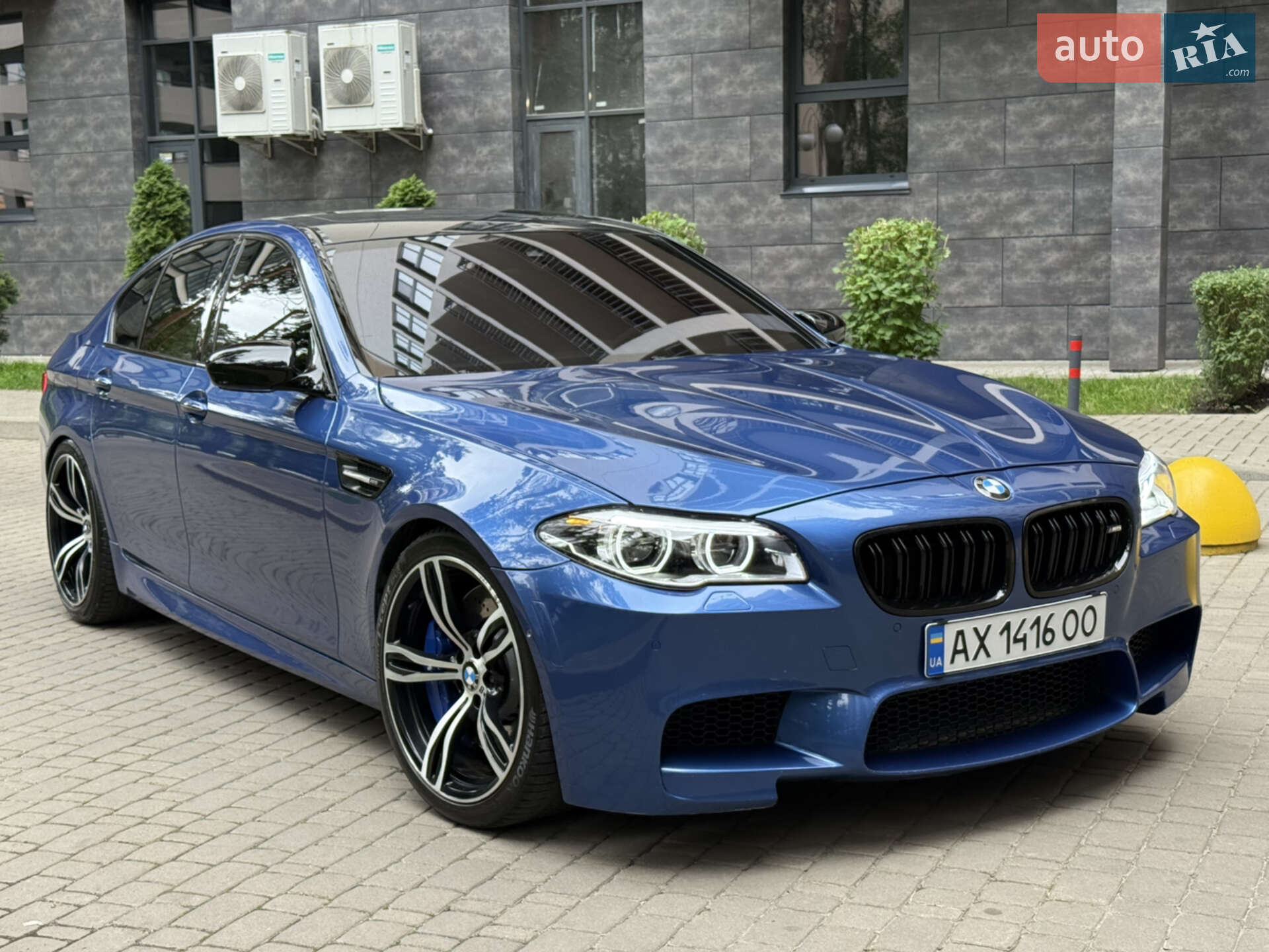 Головне фото звіту автомобіля BMW M5 2012