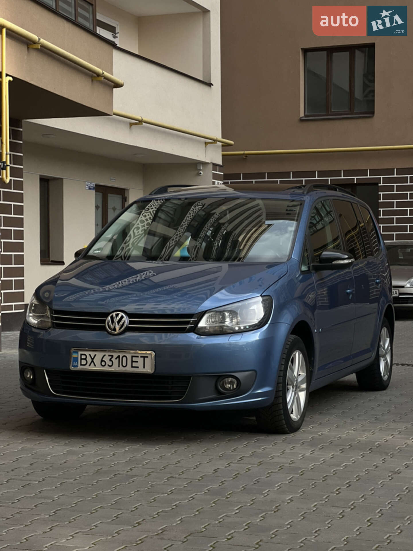 VOLKSWAGEN TOURAN 2012