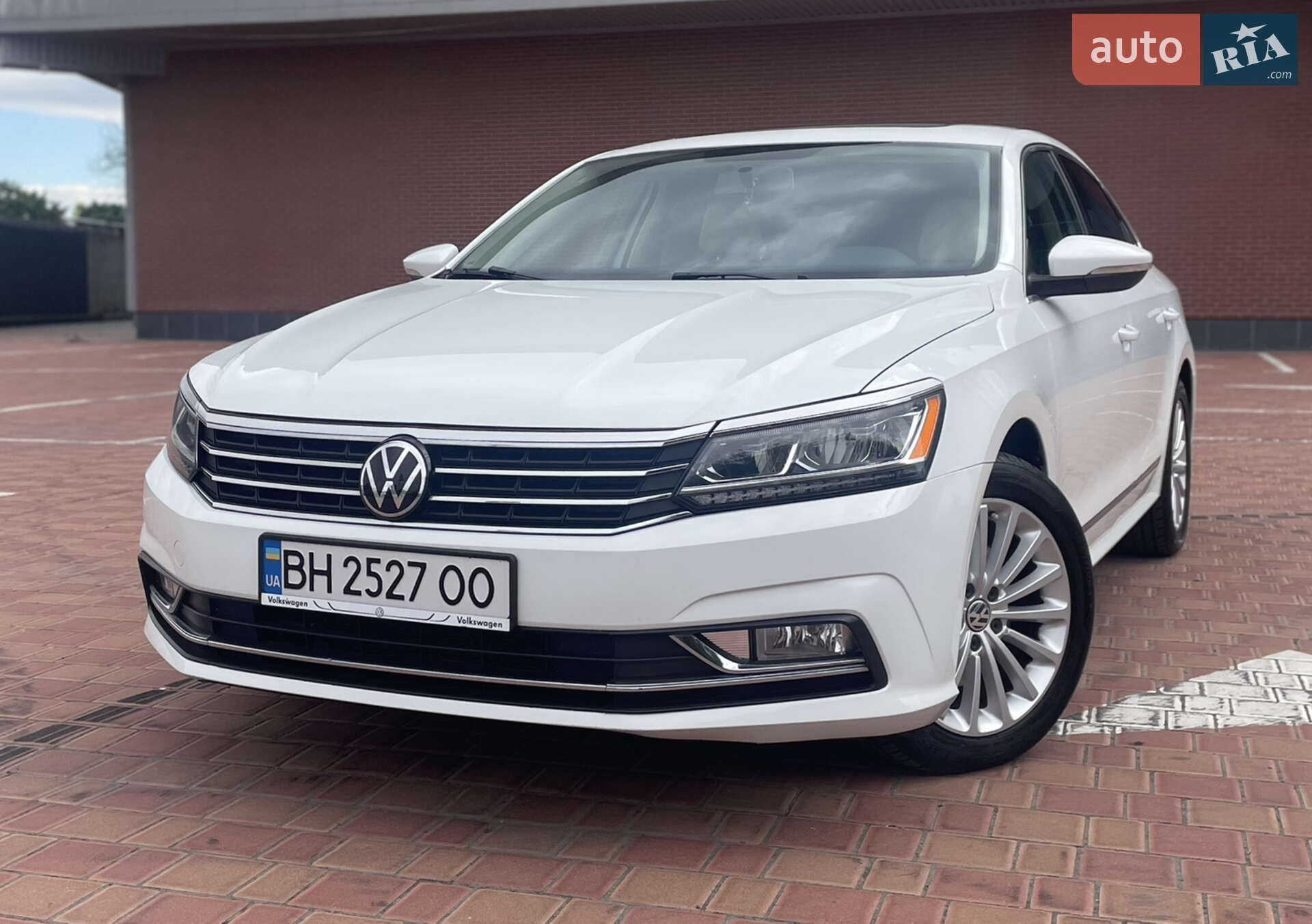 VOLKSWAGEN PASSAT 2016