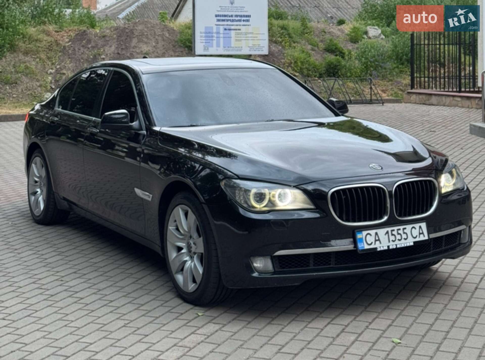 BMW 740 2012