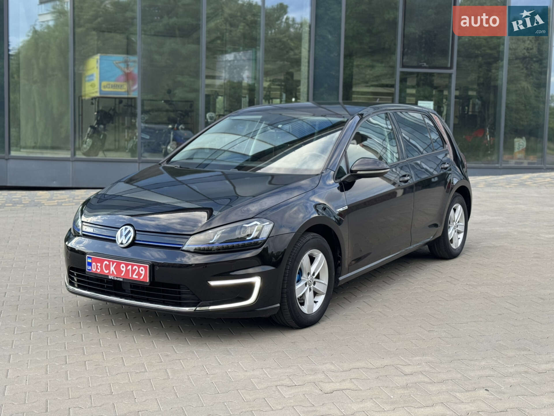 VOLKSWAGEN E-GOLF 2015