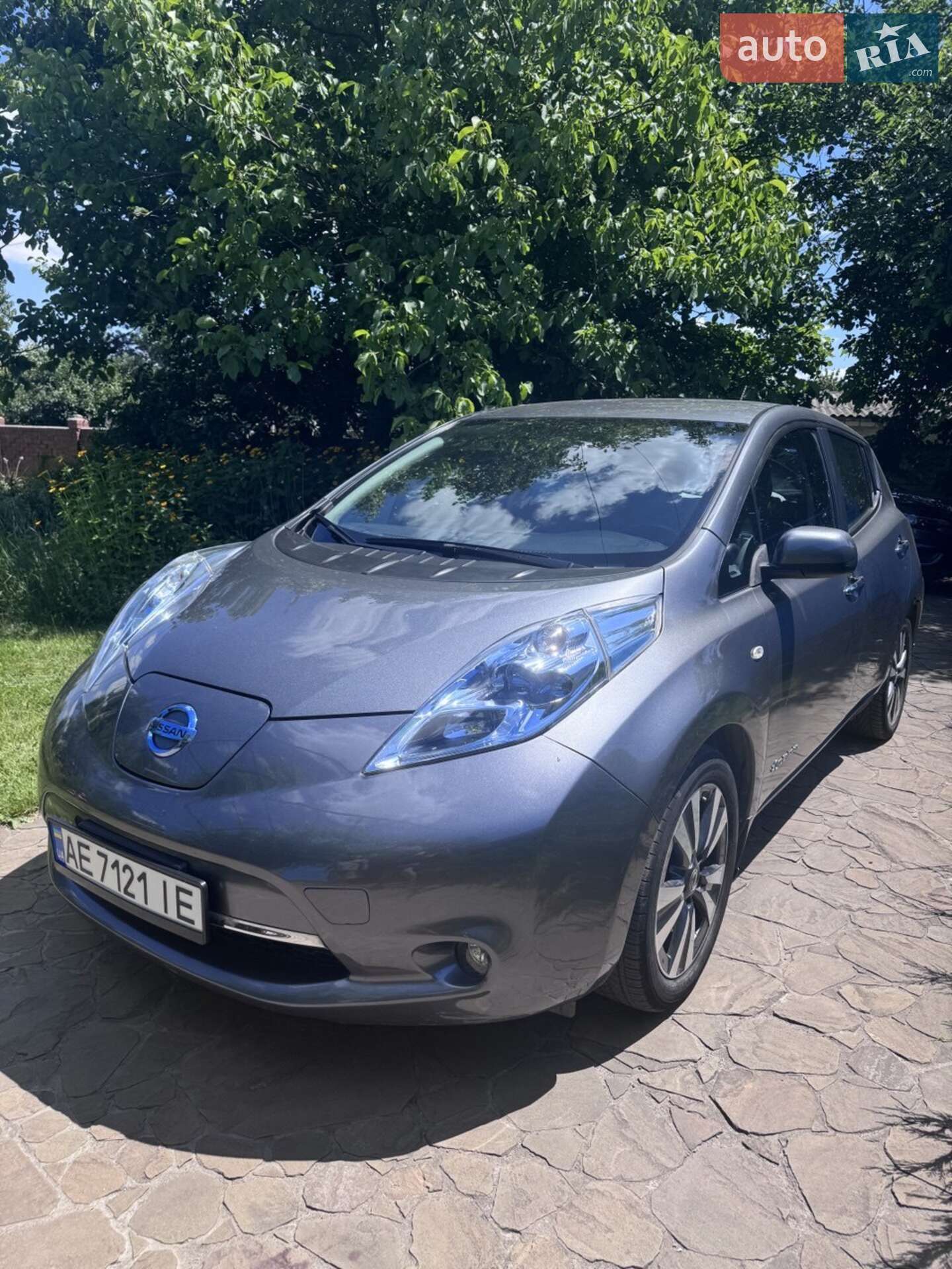 NISSAN LEAF 2016