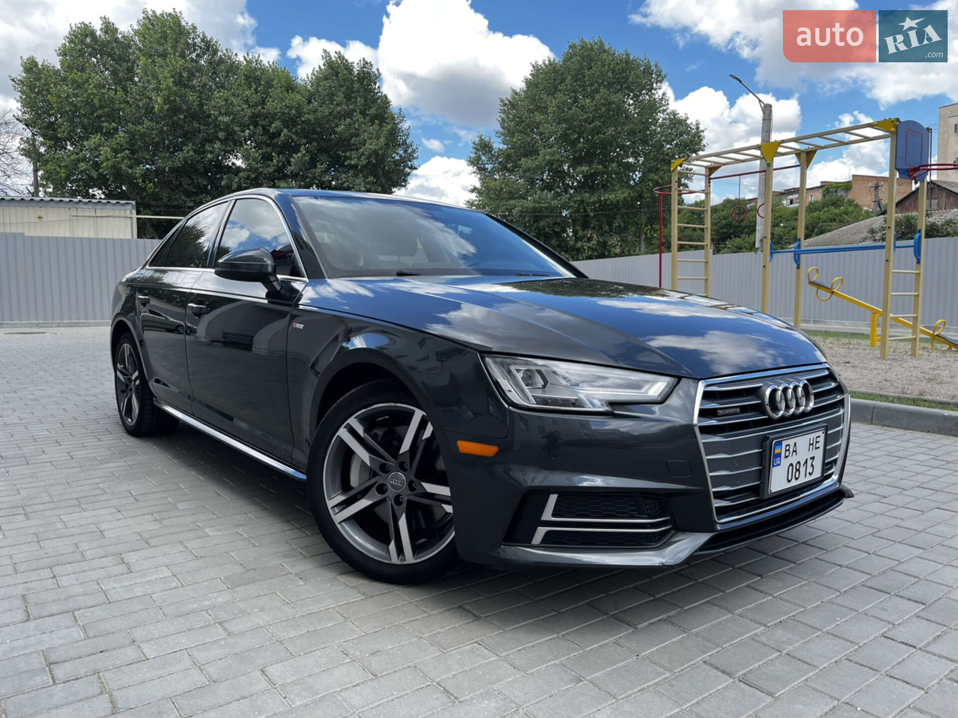 Головне фото звіту автомобіля AUDI A4 2018