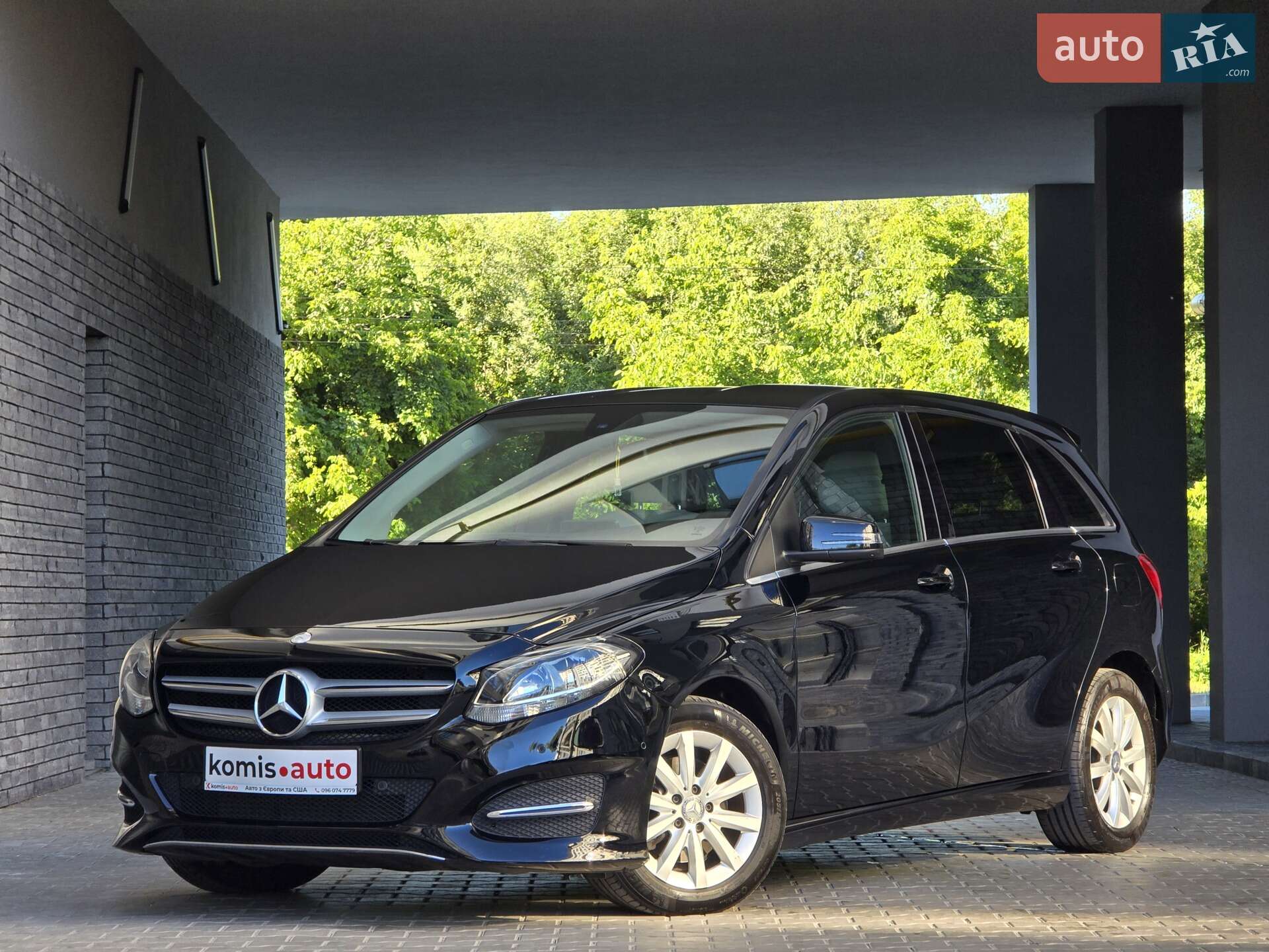 MERCEDES-BENZ B 200 2016