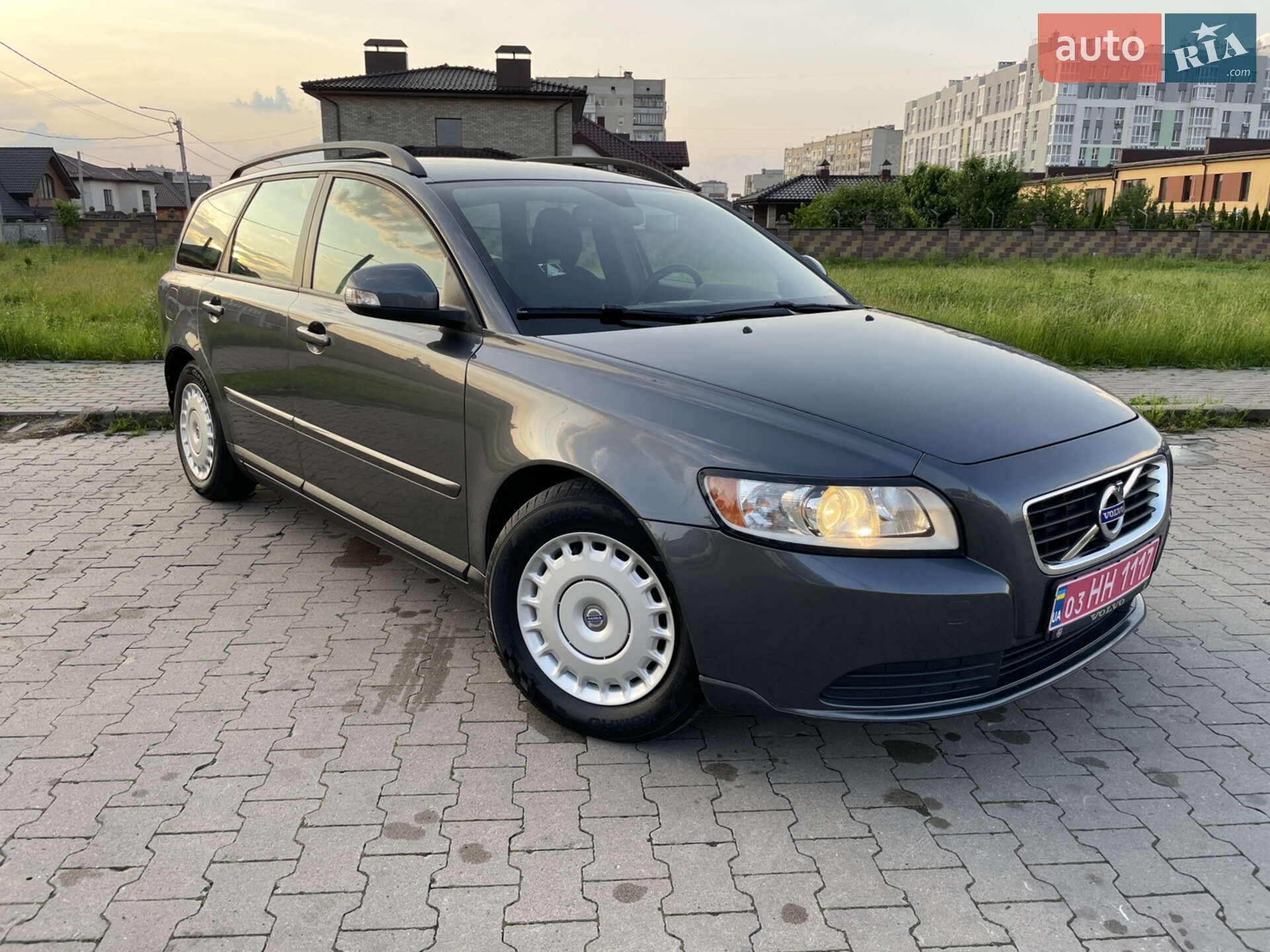 Головне фото звіту автомобіля VOLVO V50 2010