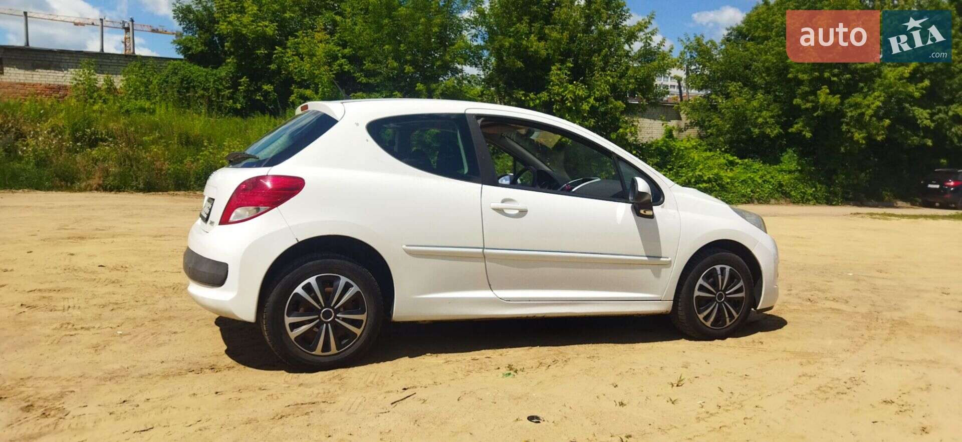 PEUGEOT 207 2012