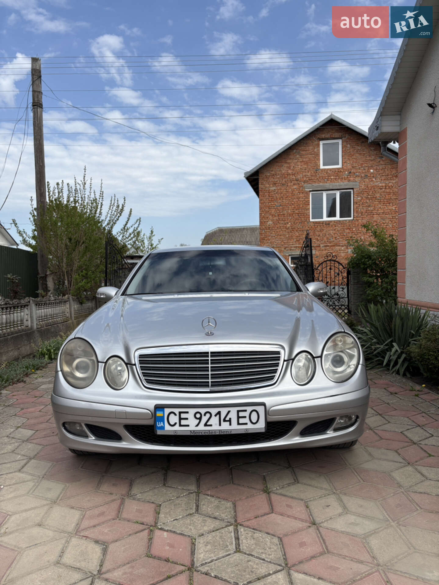 MERCEDES-BENZ E 200